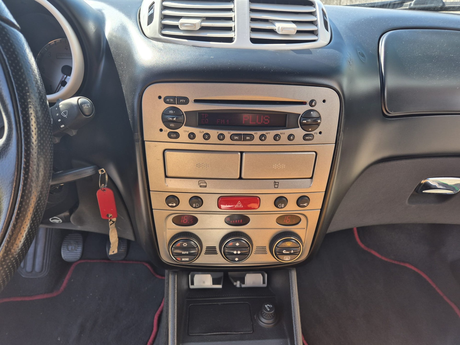 ALFA ROMEO 147 2.0 TS 16V Distinctive-image-14
