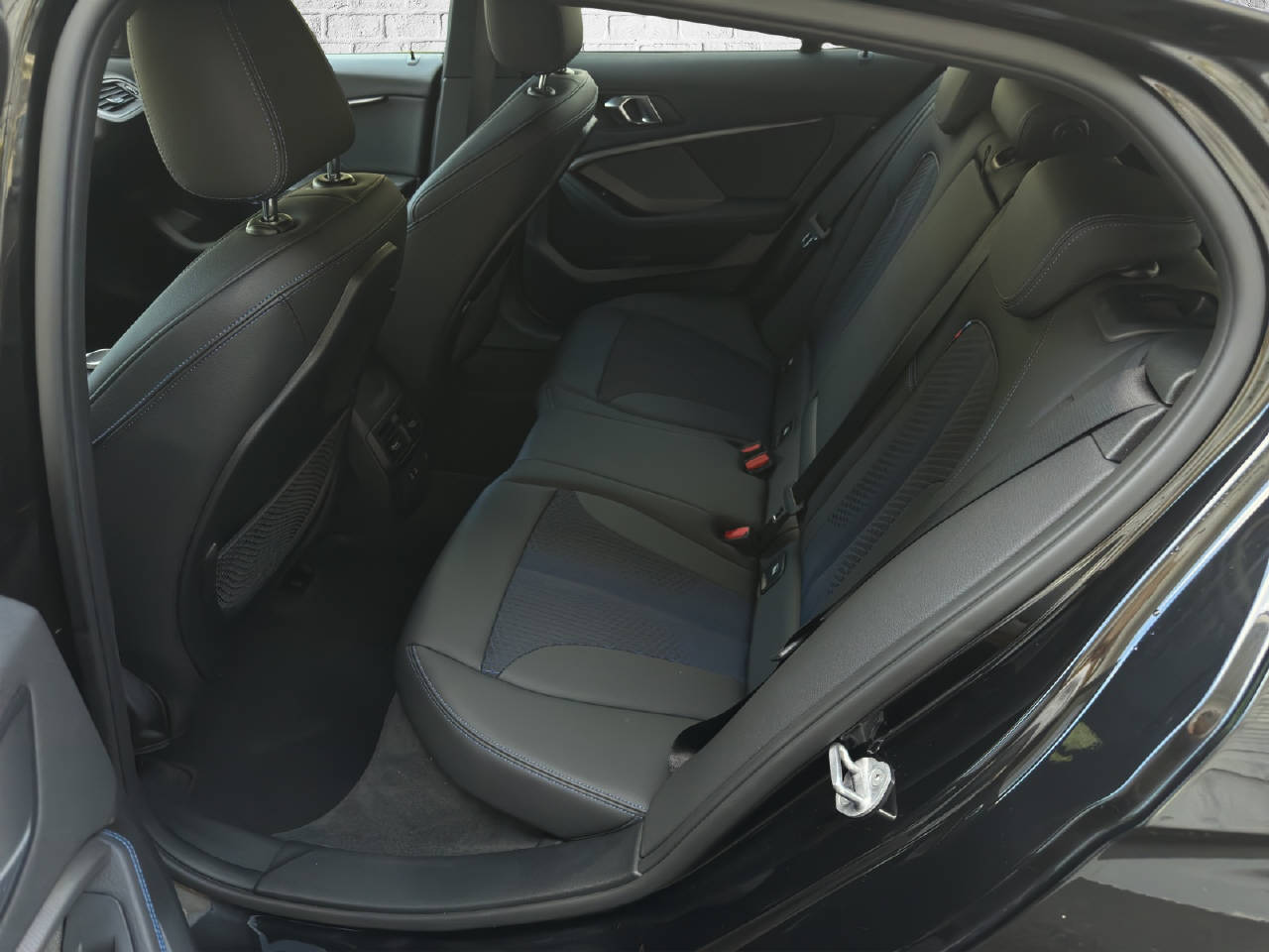 BMW 118i-image-9