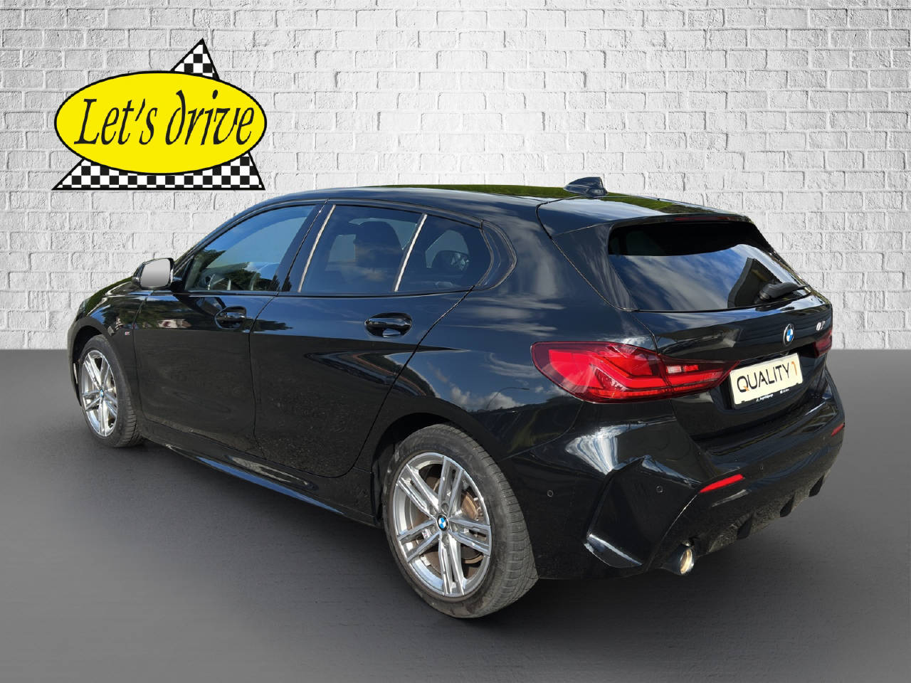 BMW 118i-showroom-element-3