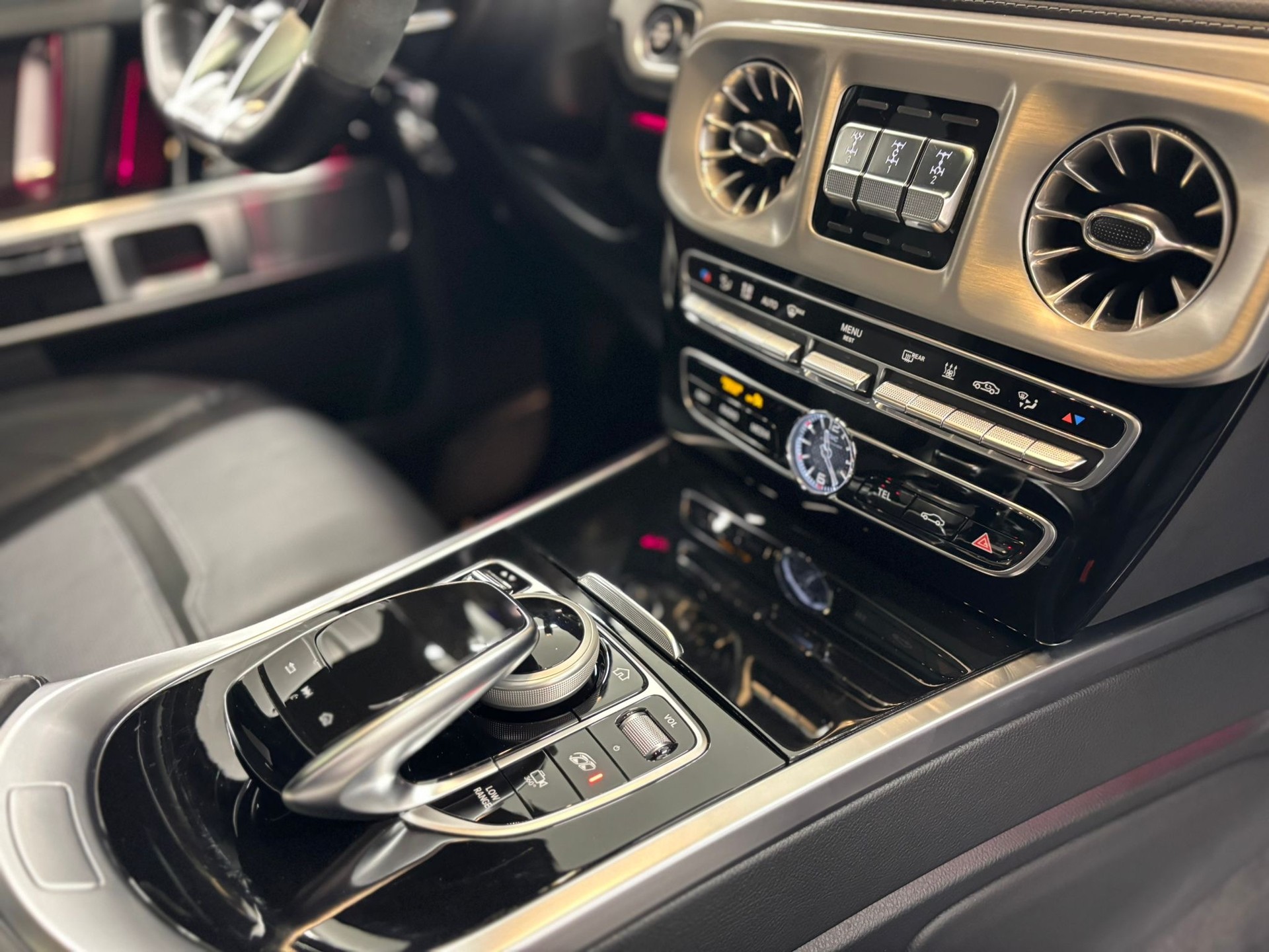 MERCEDES-BENZ G 63 AMG SATIN WHITE MATT-image-21