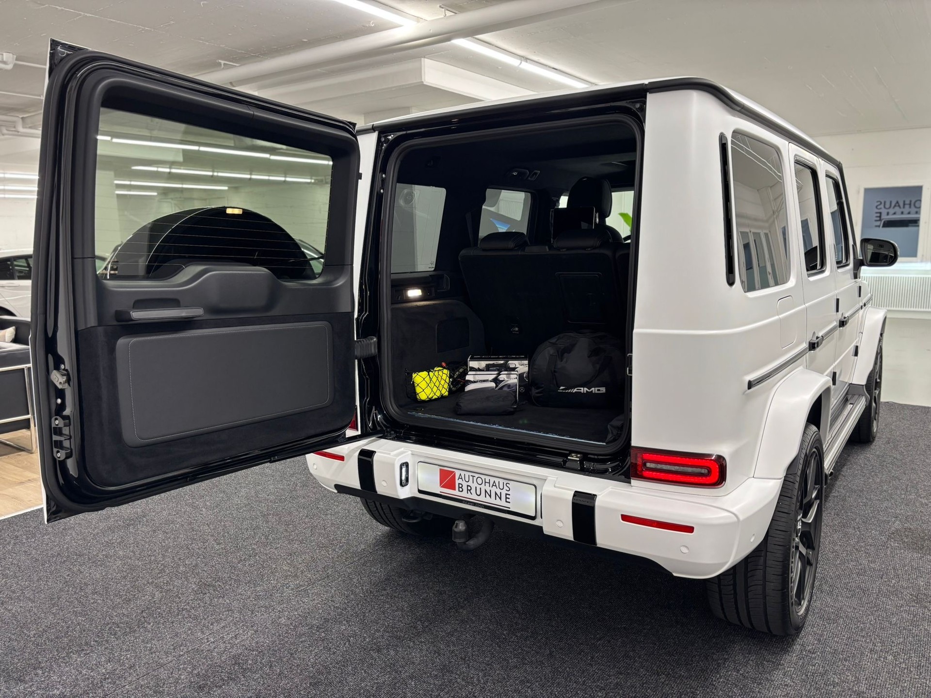 MERCEDES-BENZ G 63 AMG SATIN WHITE MATT-image-8