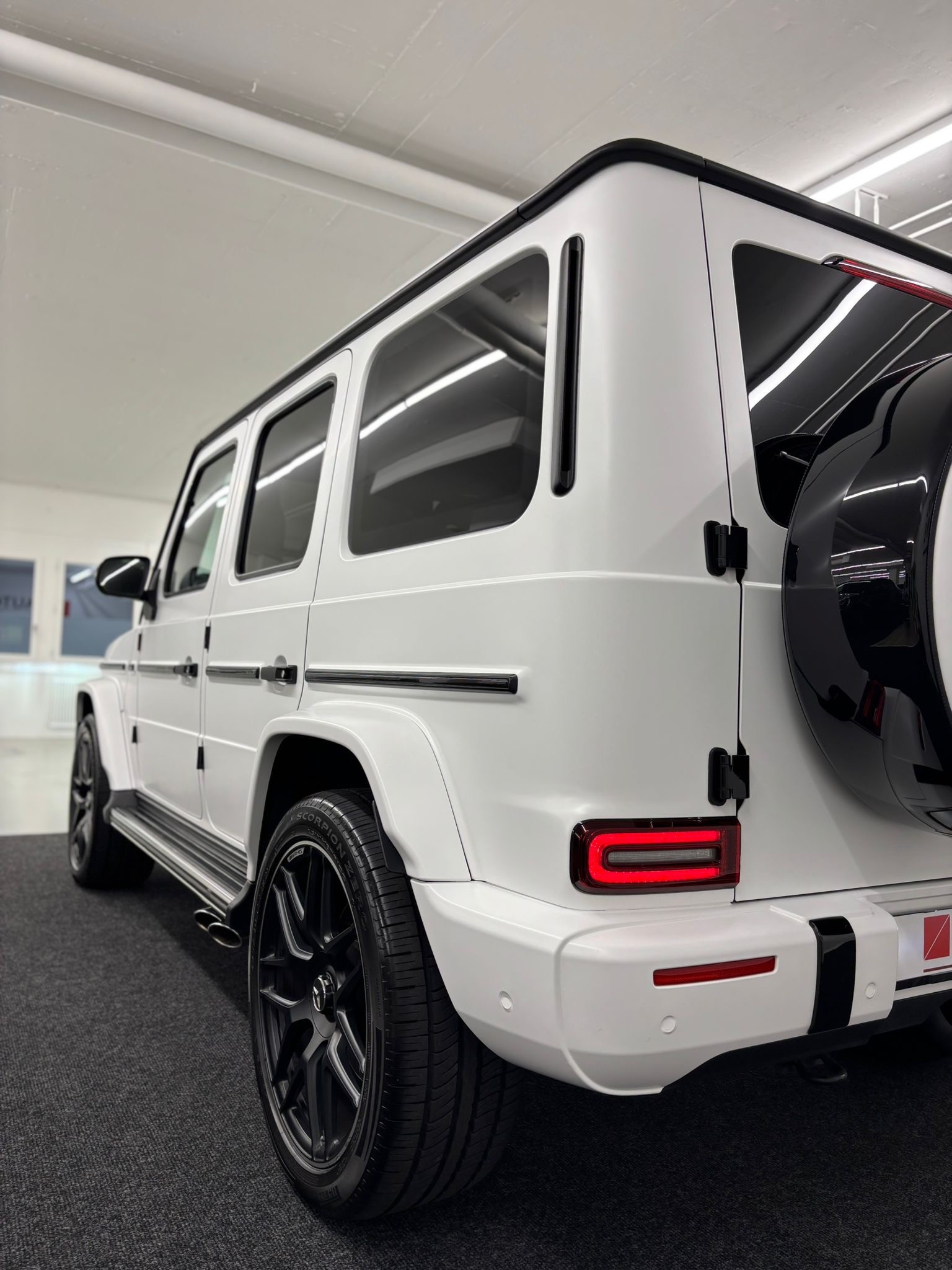MERCEDES-BENZ G 63 AMG SATIN WHITE MATT-image-6