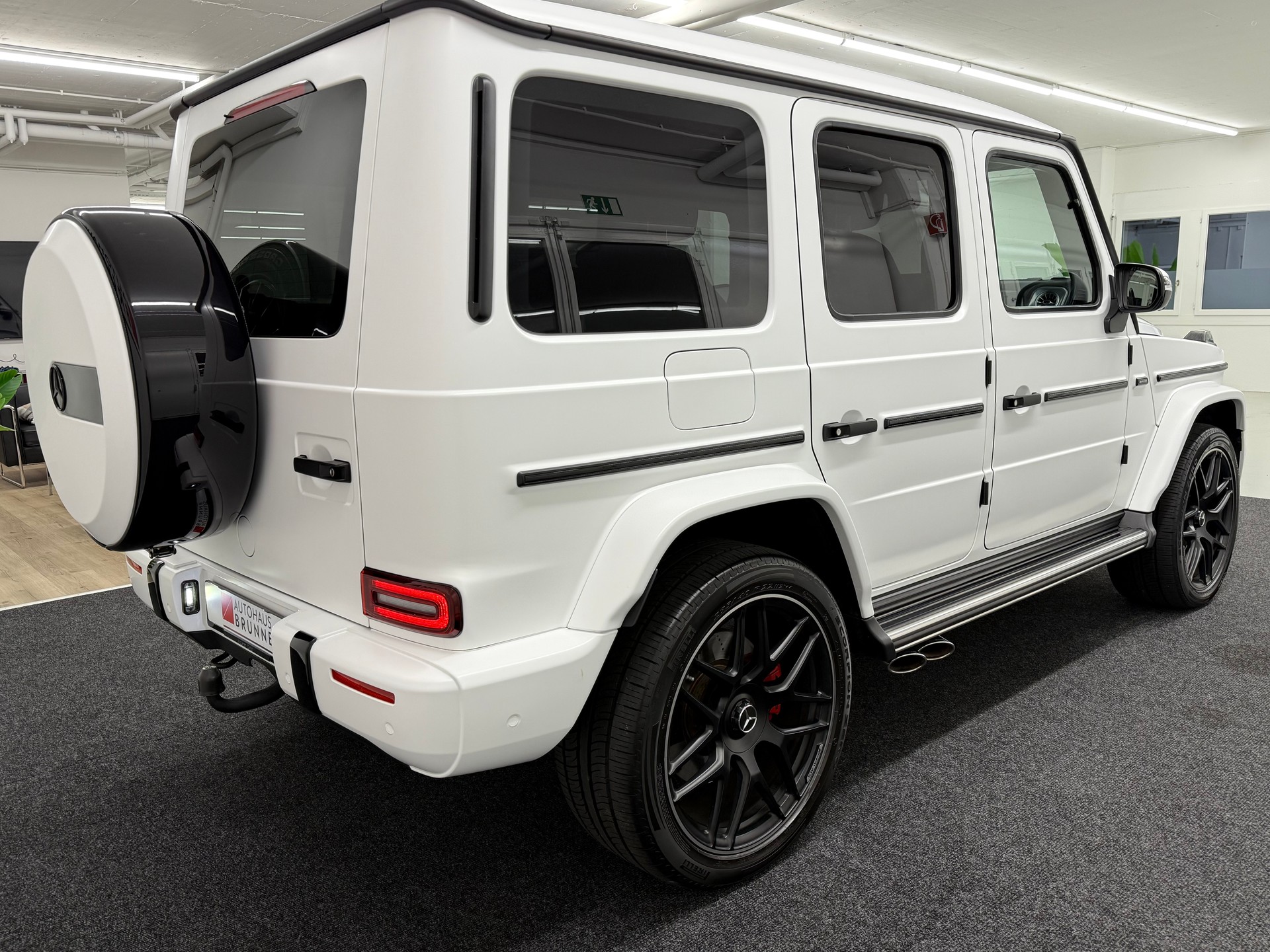 MERCEDES-BENZ G 63 AMG SATIN WHITE MATT-showroom-element-3