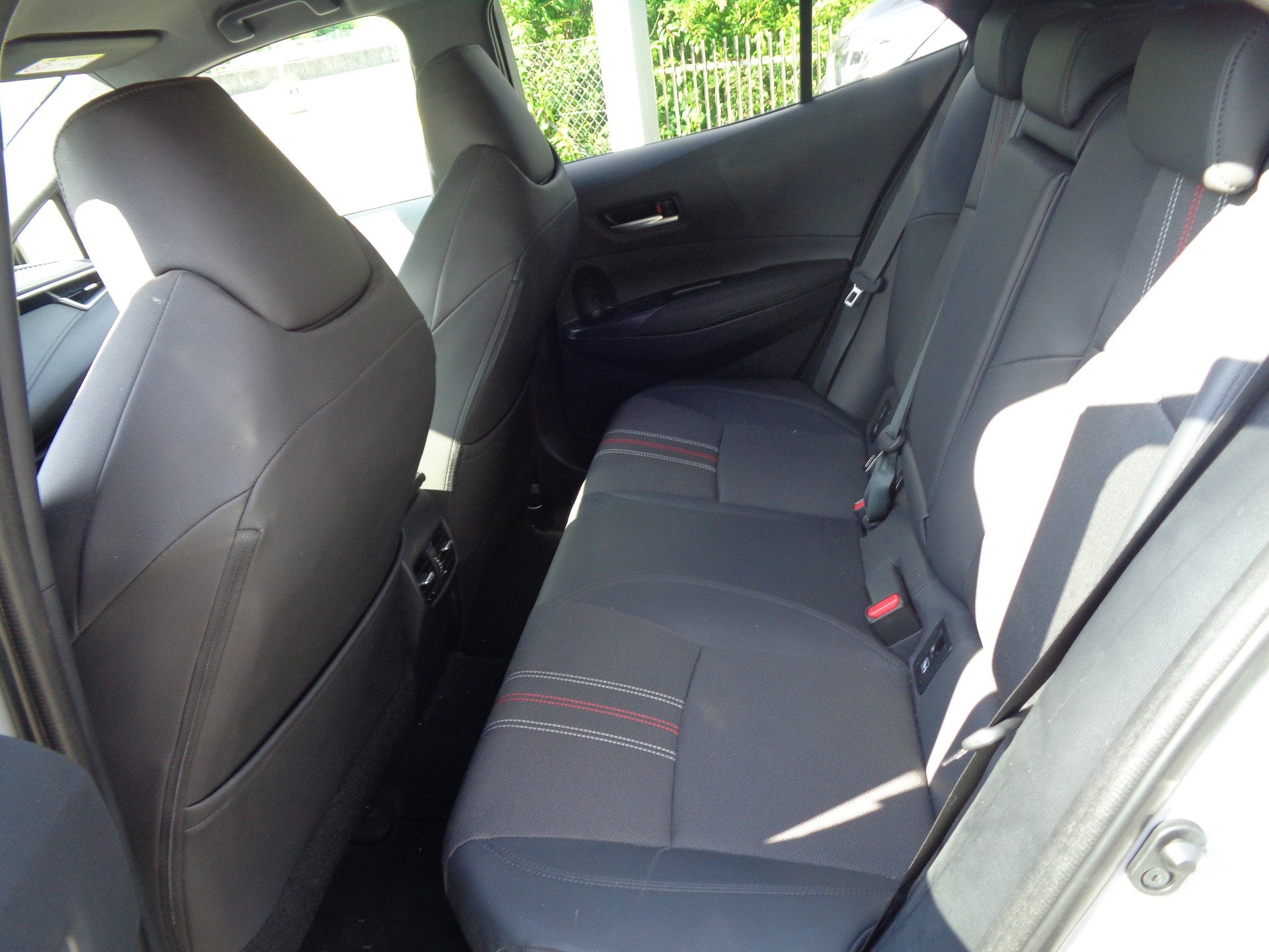 TOYOTA Corolla 2.0 HSD GR-S e-CVT-image-10