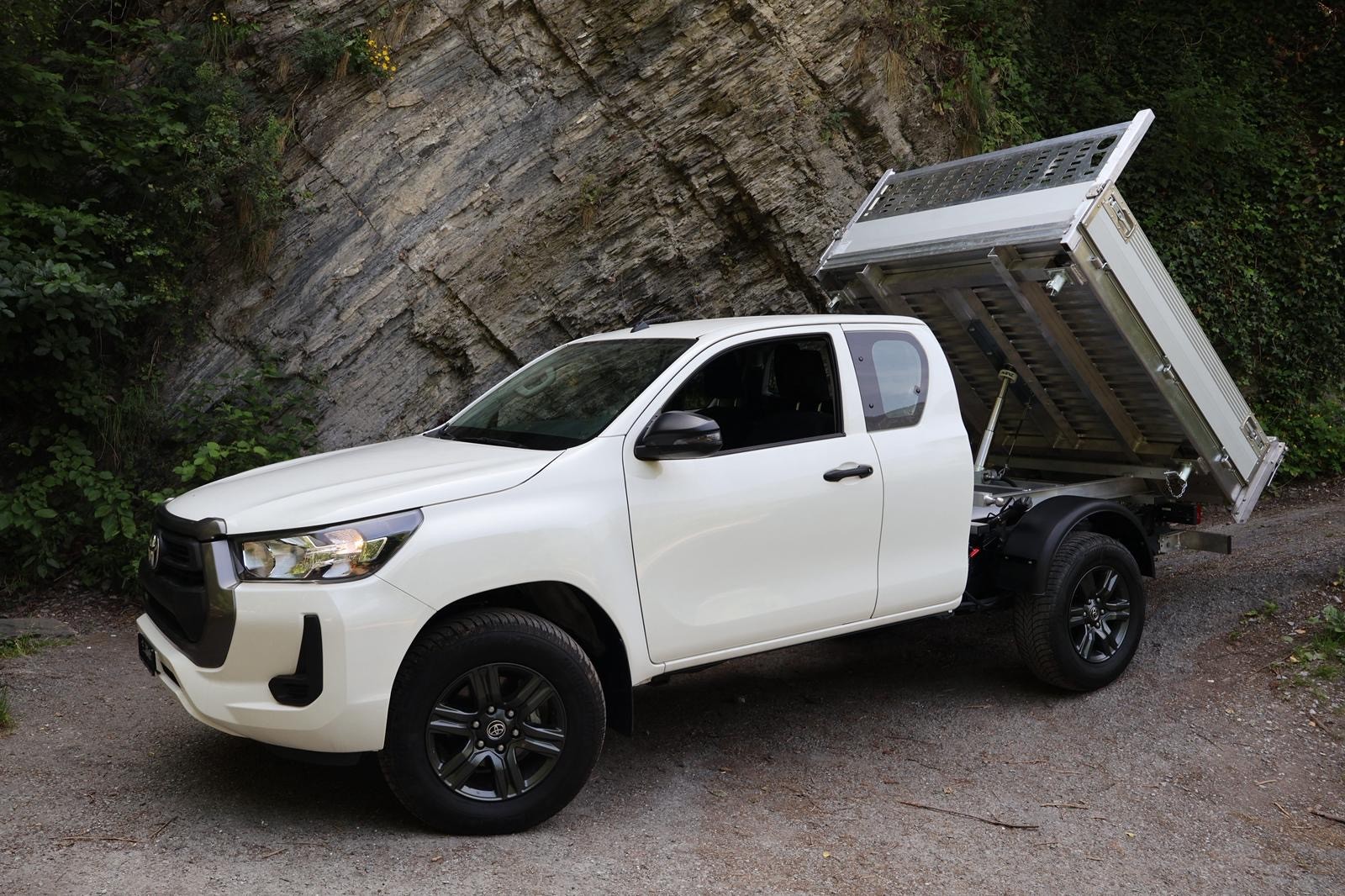 TOYOTA Hilux 2.4D-4D Comfort Extra Cab 4x4-showroom-element-1