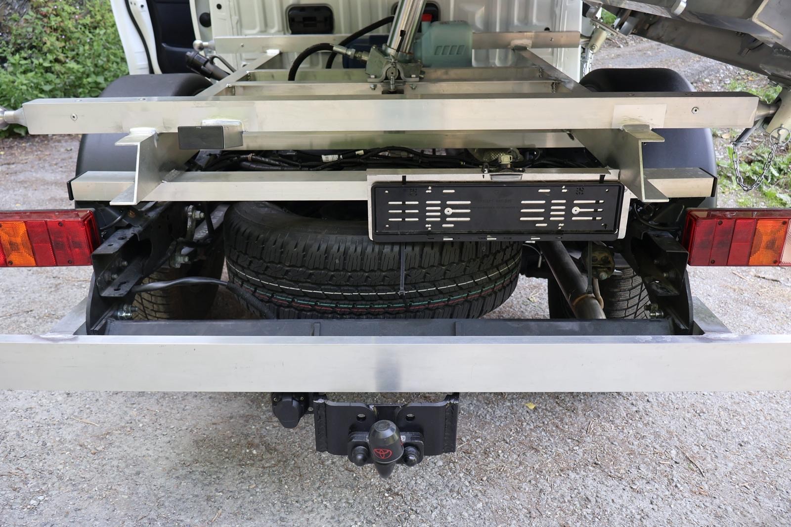 TOYOTA Hilux 2.4D-4D Comfort Extra Cab 4x4-image-8