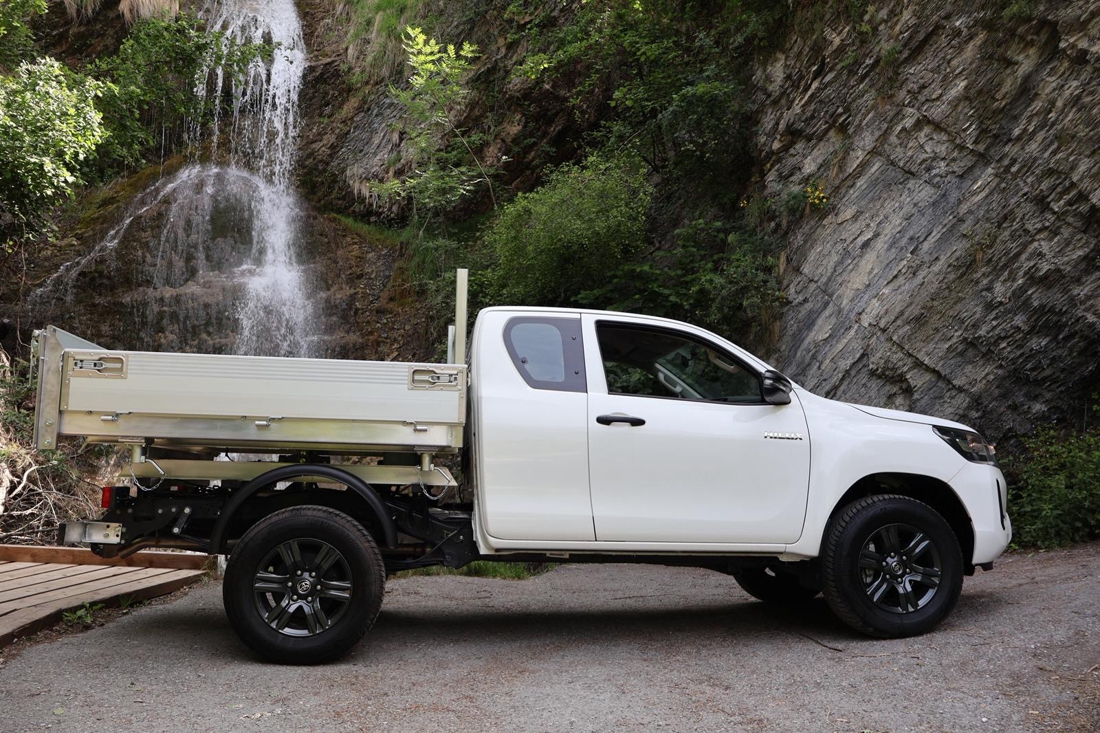 TOYOTA Hilux 2.4D-4D Comfort Extra Cab 4x4-image-6