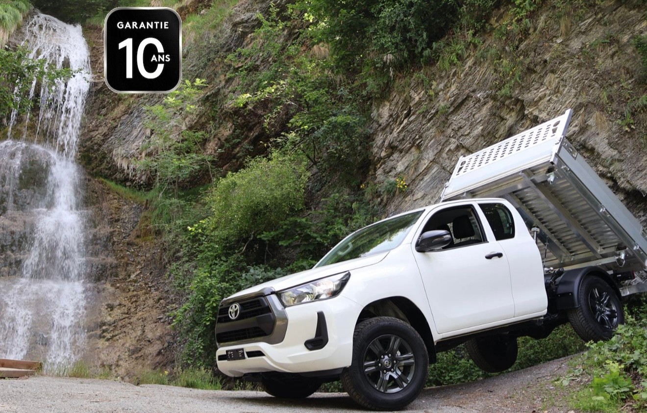 TOYOTA Hilux 2.4D-4D Comfort Extra Cab 4x4