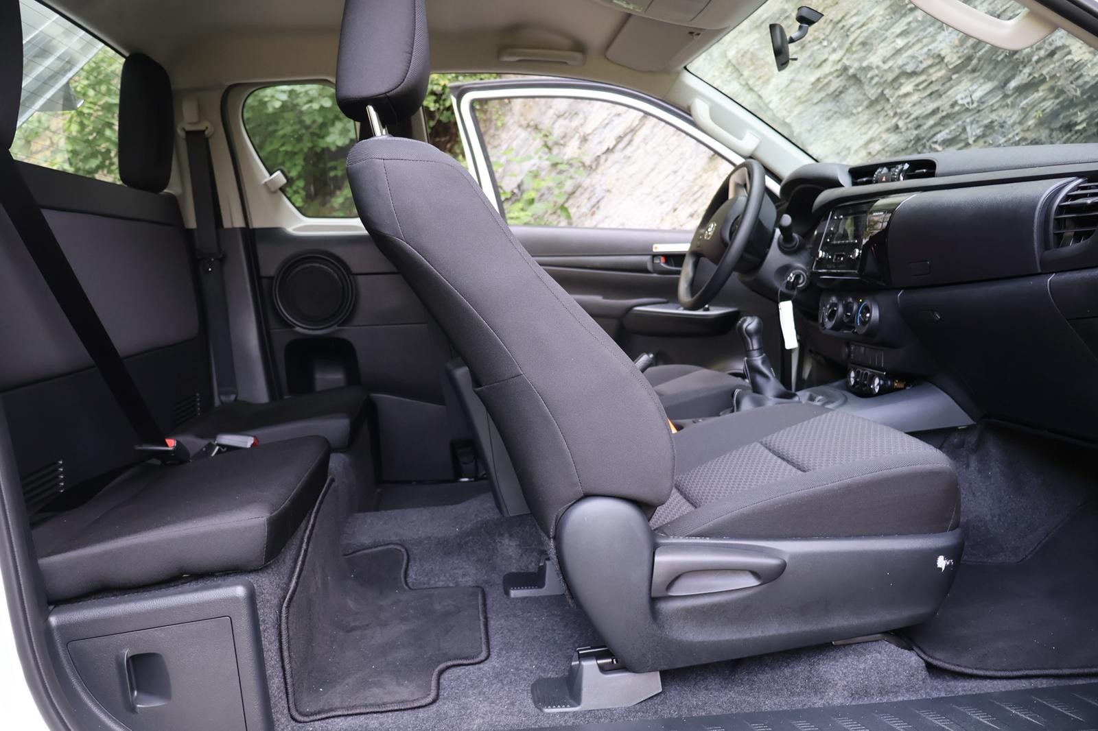 TOYOTA Hilux 2.4D-4D Comfort Extra Cab 4x4-image-11