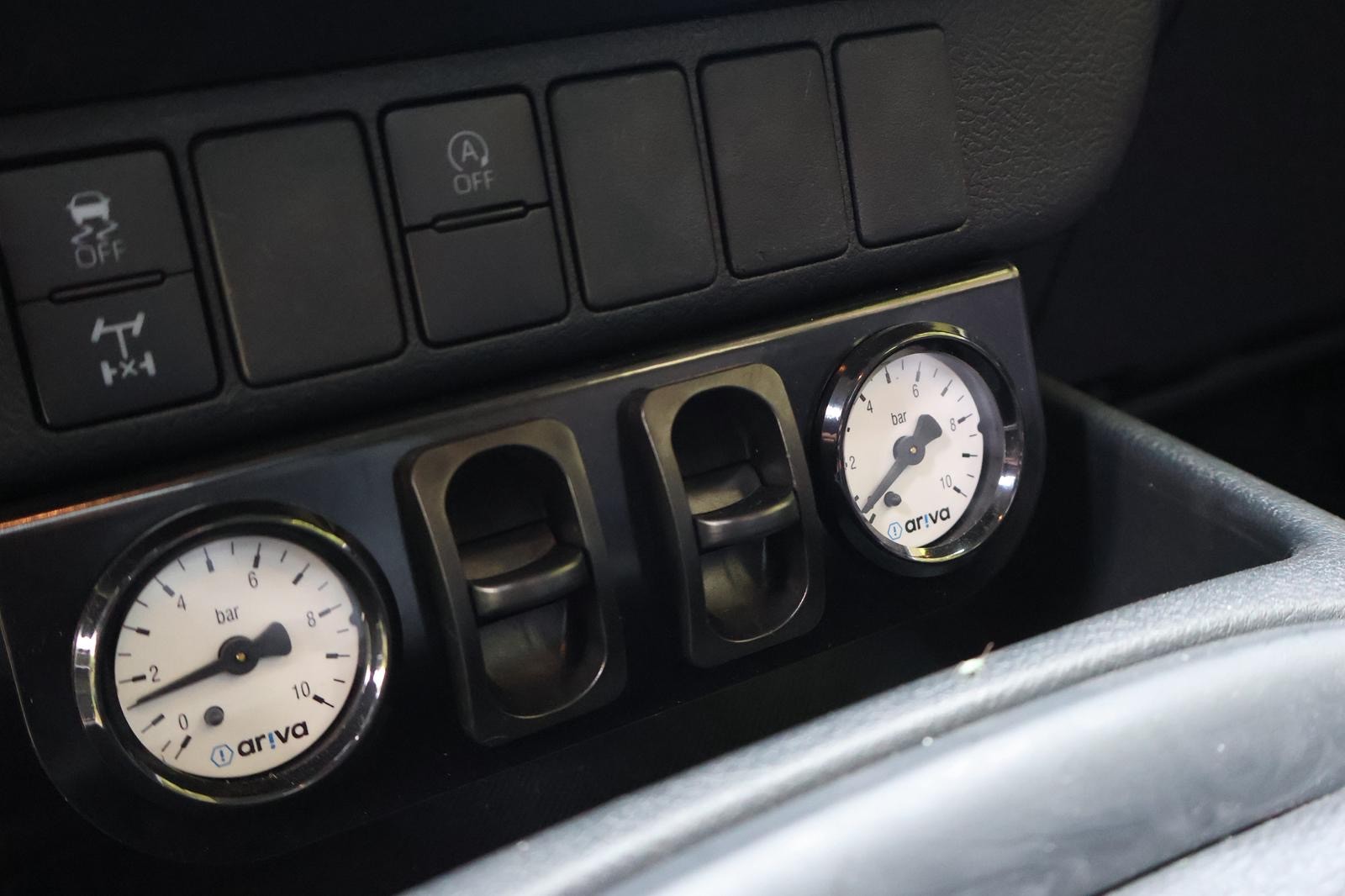 TOYOTA Hilux 2.4D-4D Comfort Extra Cab 4x4-image-10