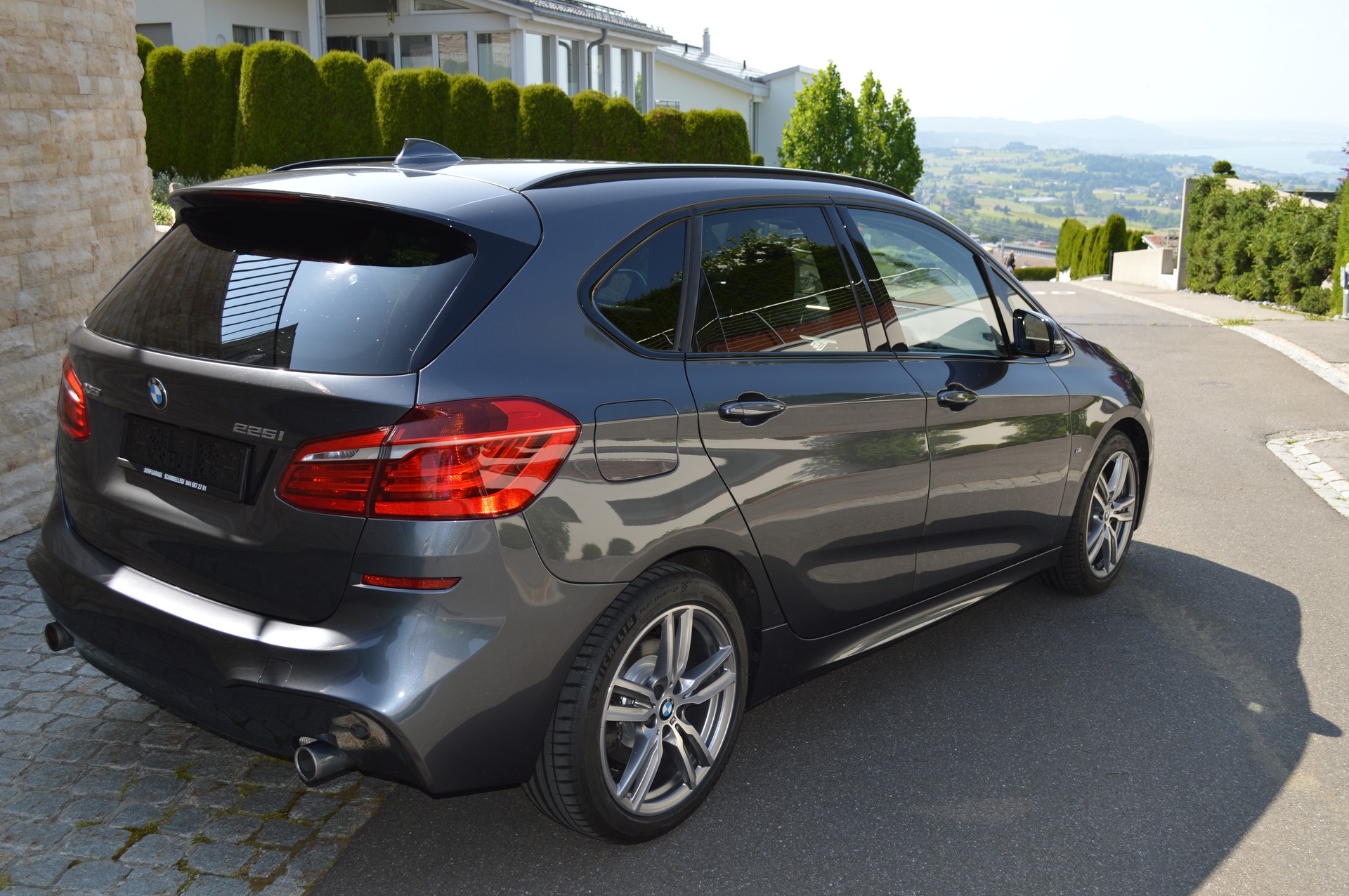 BMW 225i xDrive Active Tourer M Sport Steptronic-image-2
