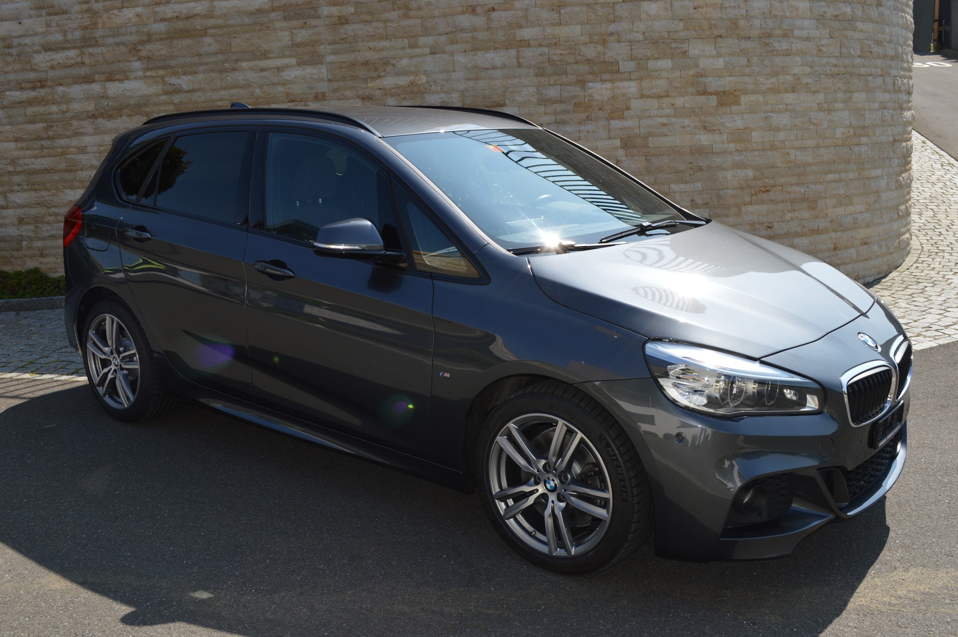 BMW 225i xDrive Active Tourer M Sport Steptronic-image-1