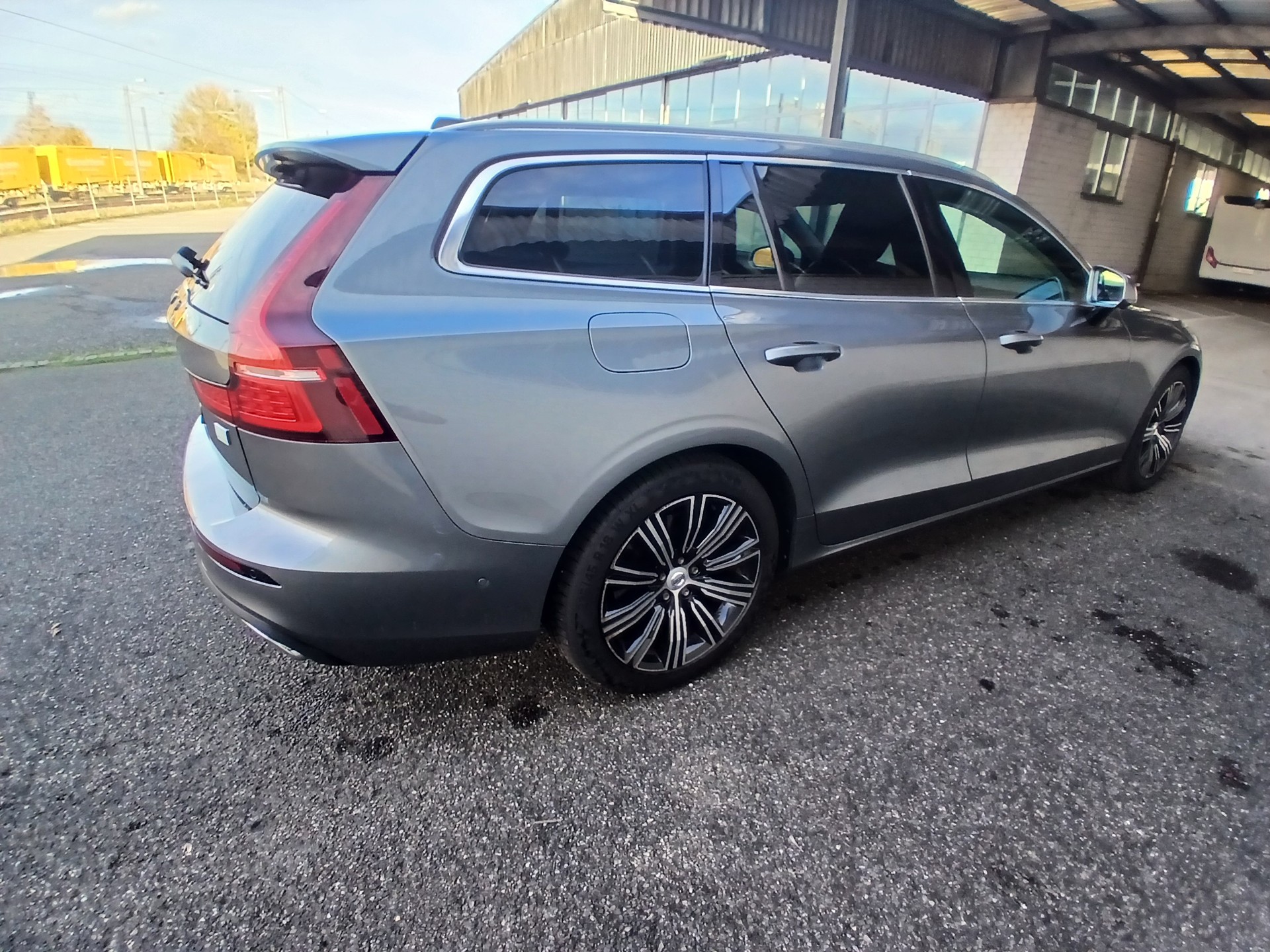 VOLVO V60 T6 eAWD Twin Engine Inscription Geartronic-image-4