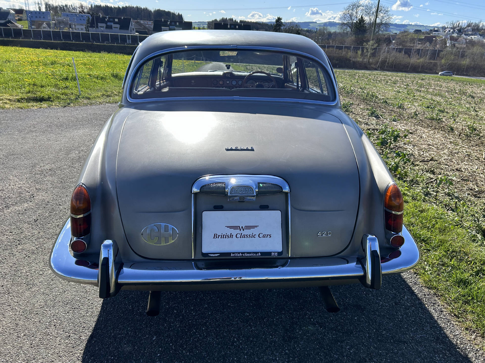 JAGUAR 420-showroom-element-3