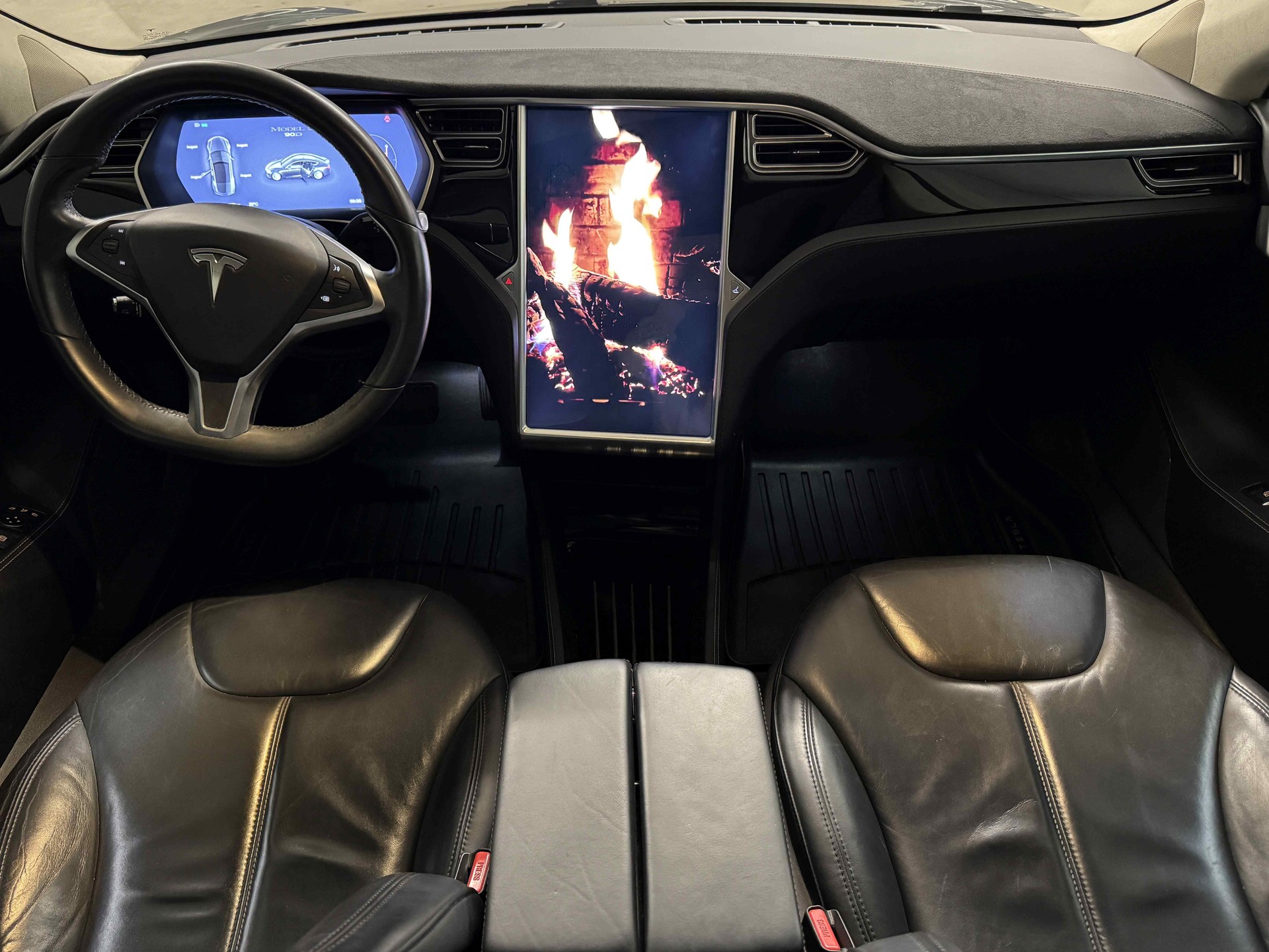 TESLA Model S 90 D-image-10