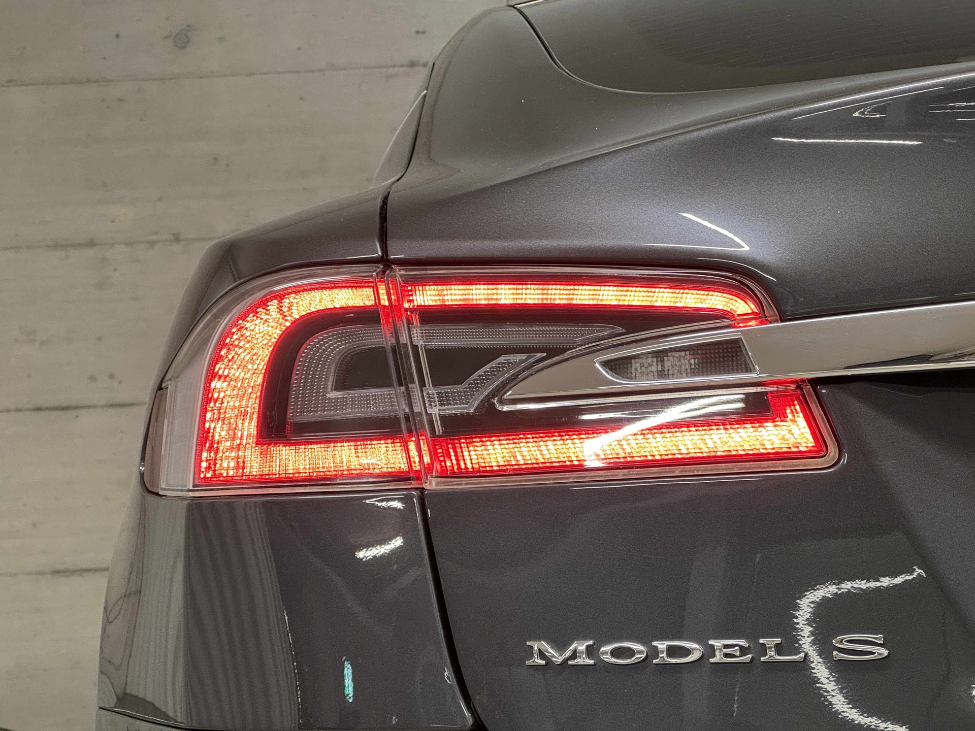 TESLA Model S 90 D-image-5