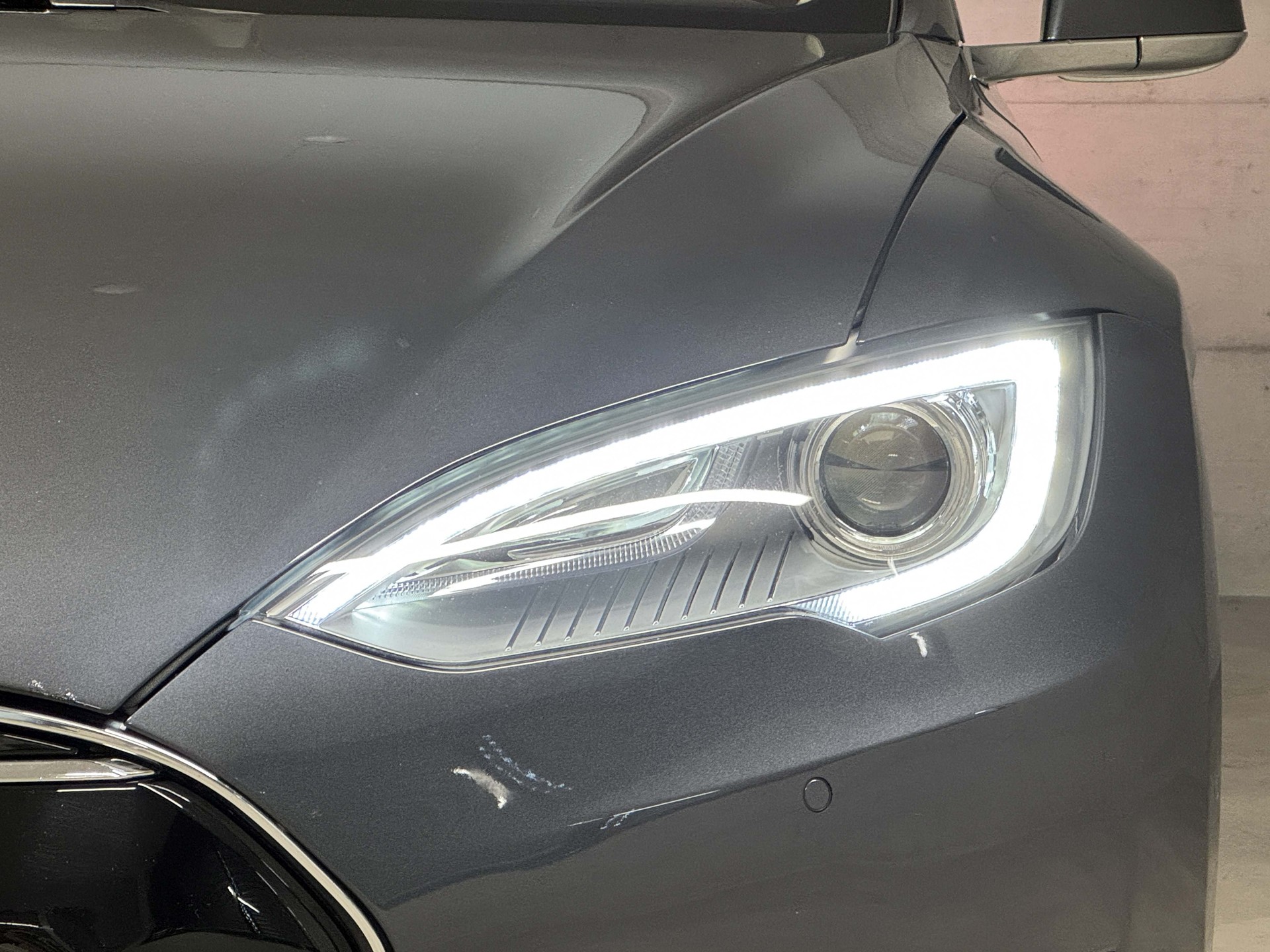 TESLA Model S 90 D-image-4