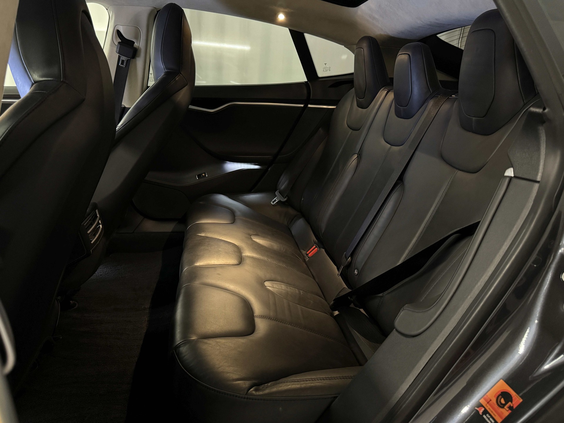 TESLA Model S 90 D-image-12
