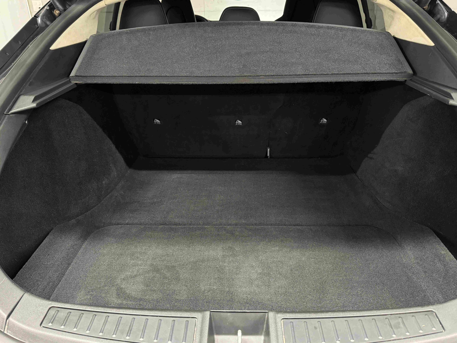 TESLA Model S 90 D-image-16