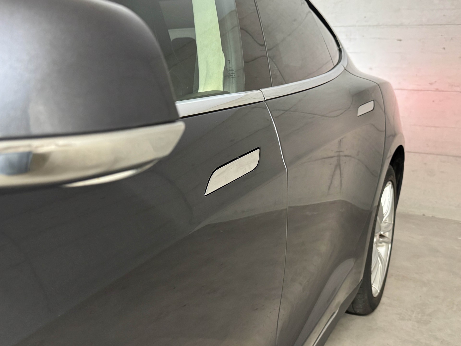 TESLA Model S 90 D-image-6