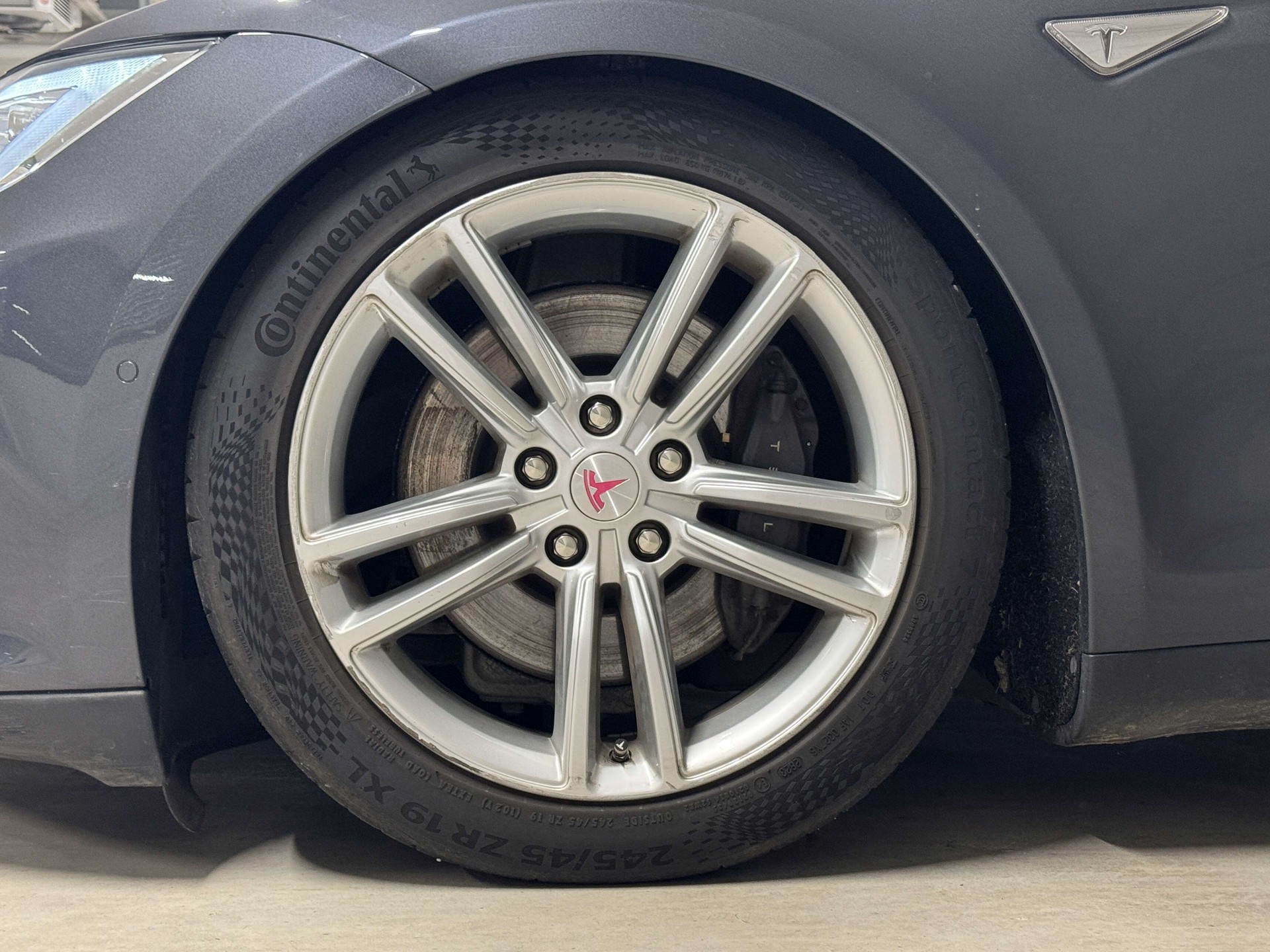 TESLA Model S 90 D-image-17