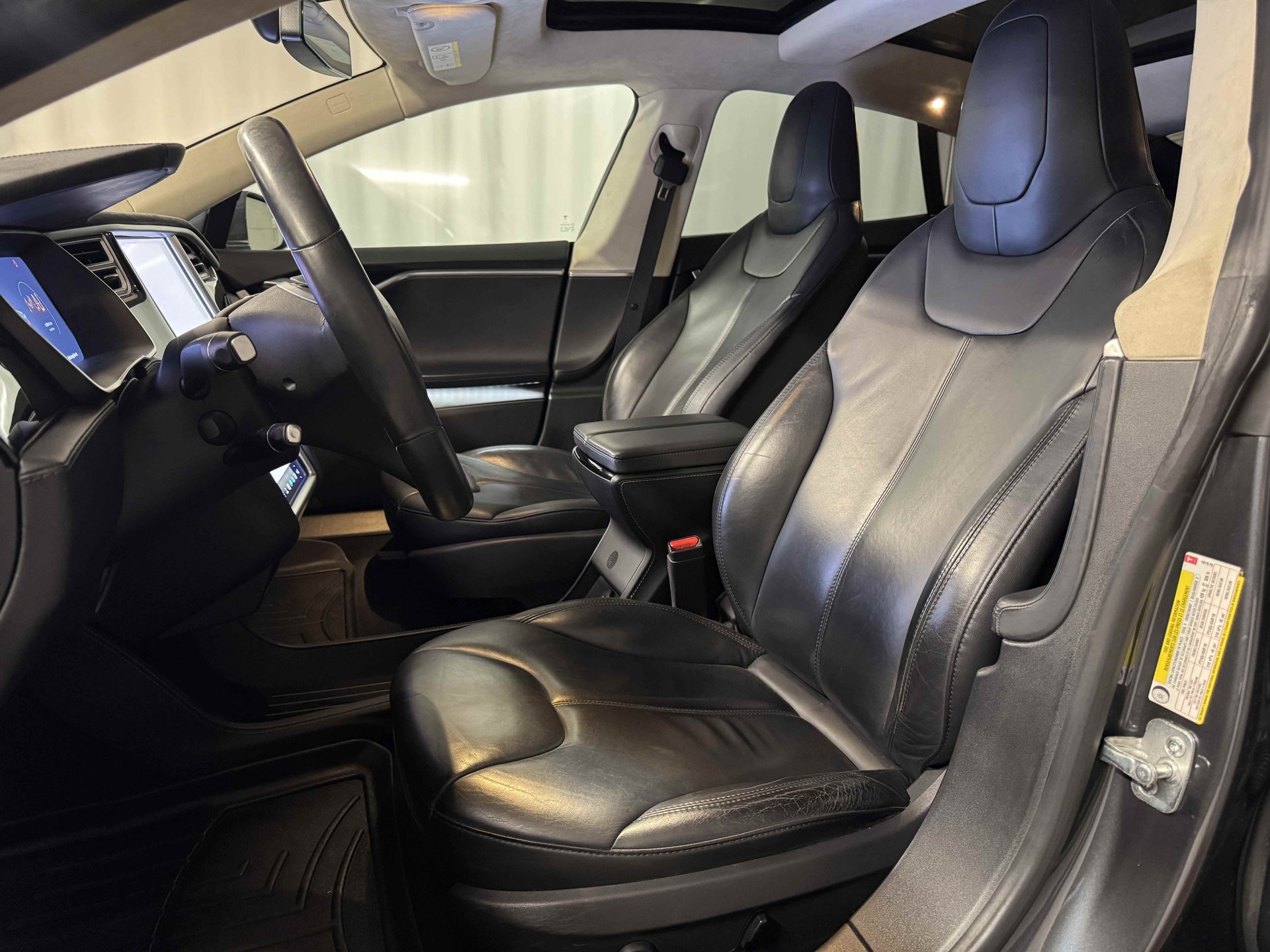 TESLA Model S 90 D-image-9