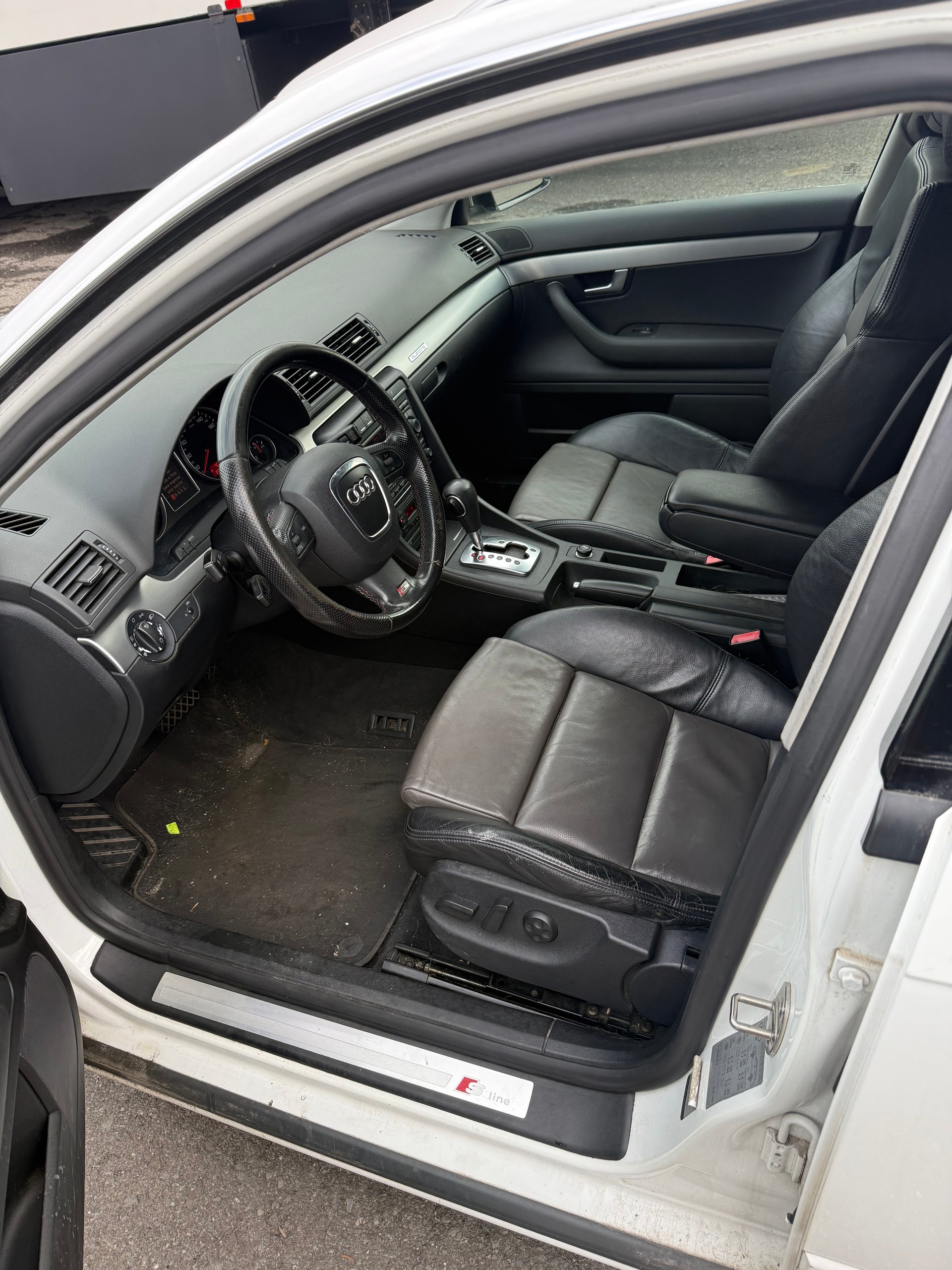 AUDI A4 Avant 3.0 V6 TDI quattro-image-7