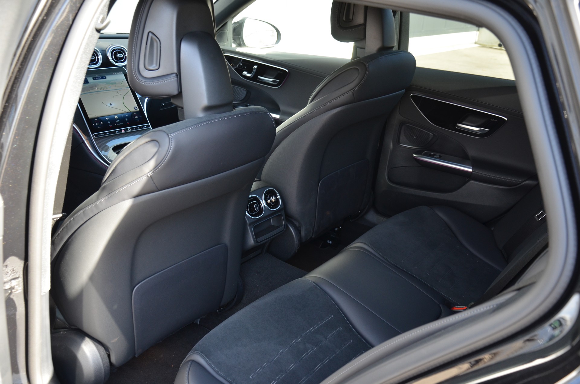 MERCEDES-BENZ C 220 d AMG Line 4Matic Swiss Star T-image-19