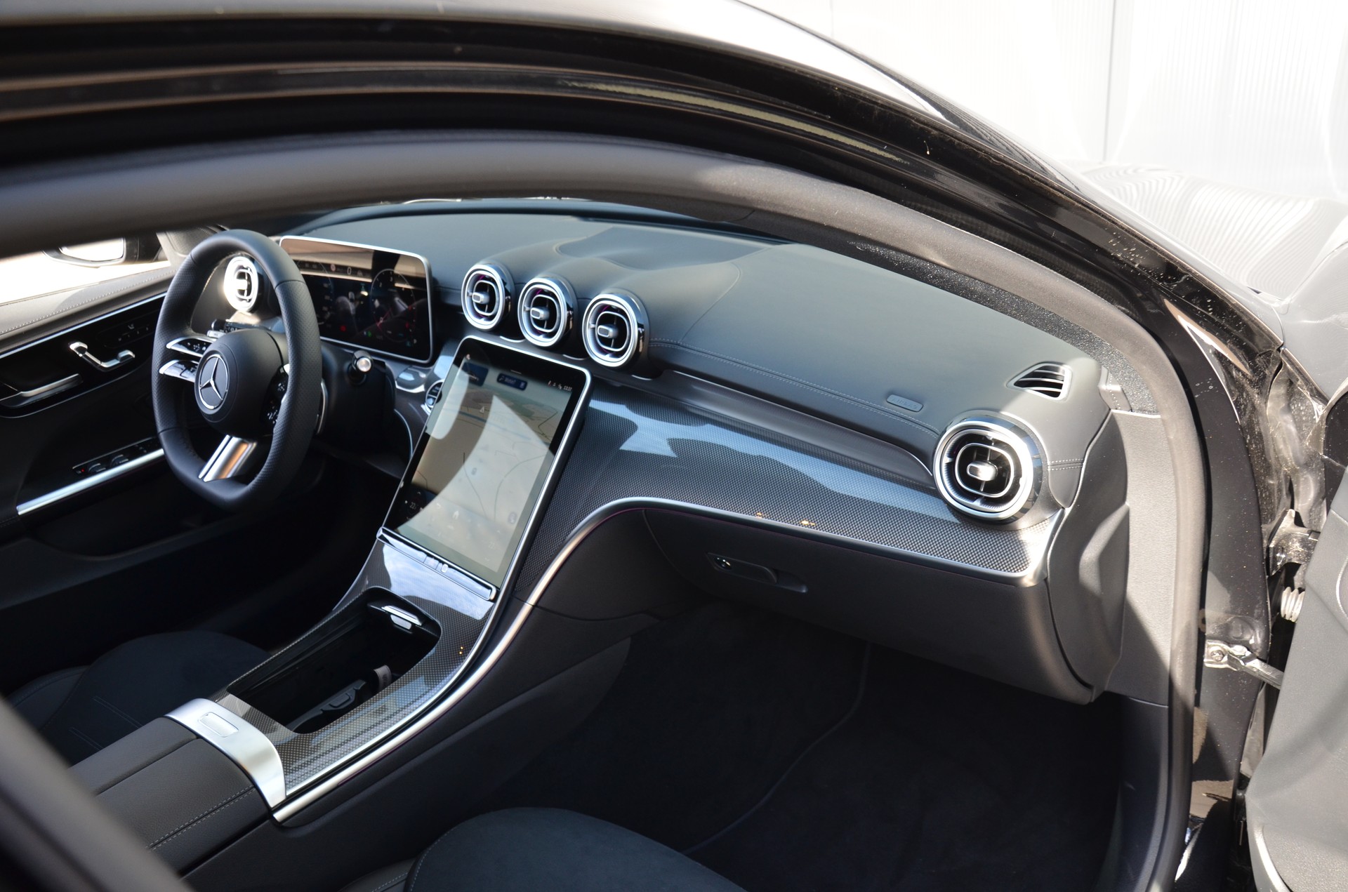 MERCEDES-BENZ C 220 d AMG Line 4Matic Swiss Star T-image-17