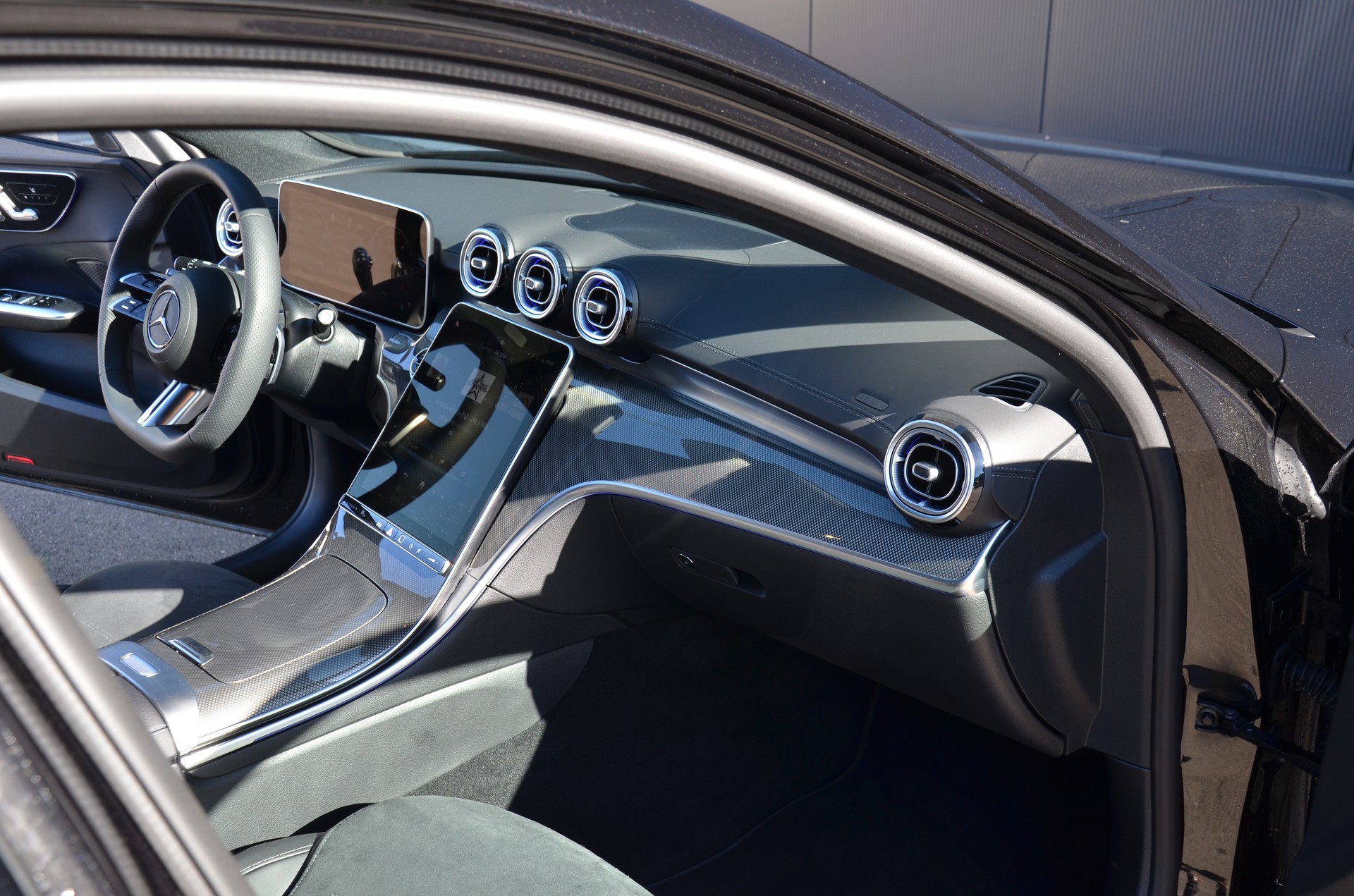 MERCEDES-BENZ C 220 d AMG Line 4Matic Swiss Star T-image-13