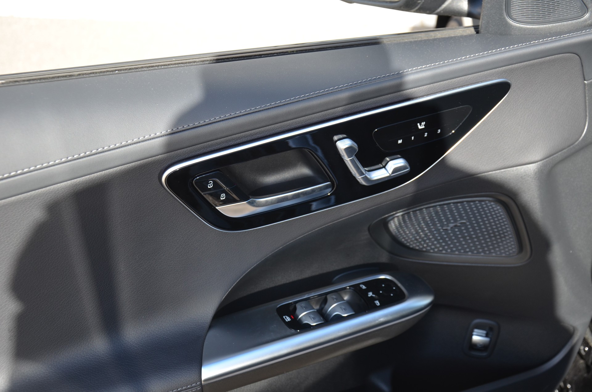 MERCEDES-BENZ C 220 d AMG Line 4Matic Swiss Star T-image-21