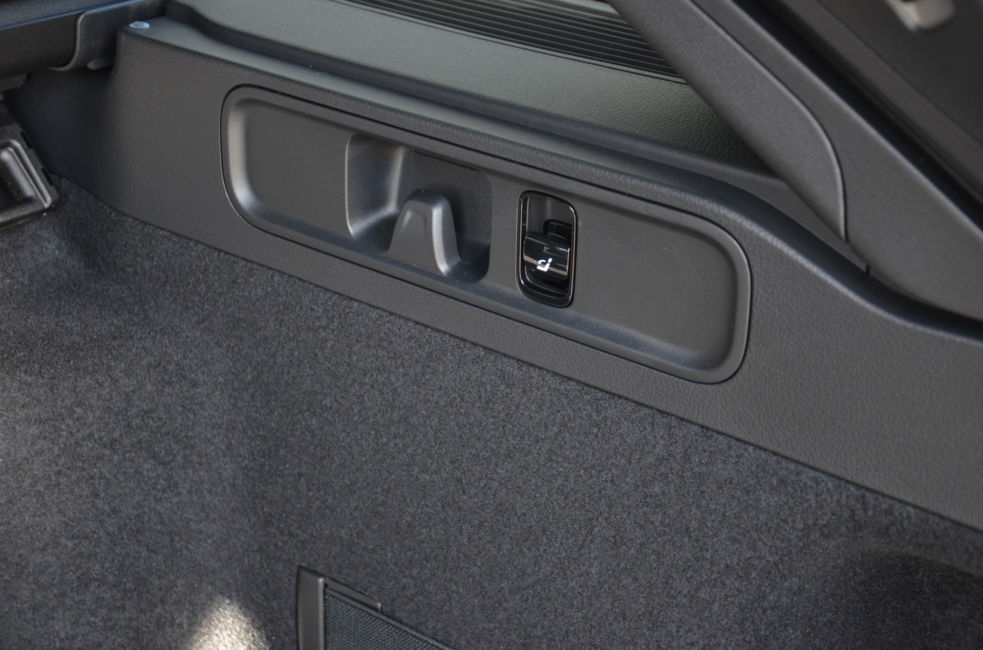 MERCEDES-BENZ C 220 d AMG Line 4Matic Swiss Star T-image-16