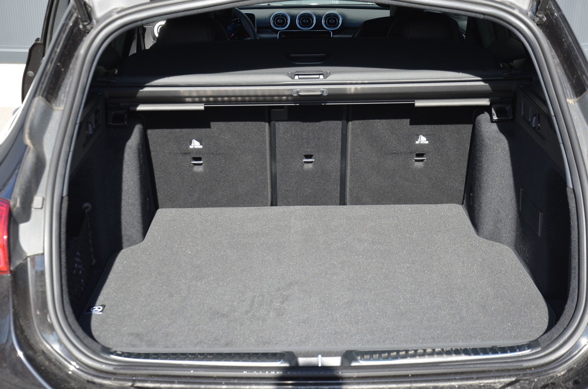 MERCEDES-BENZ C 220 d AMG Line 4Matic Swiss Star T-image-14