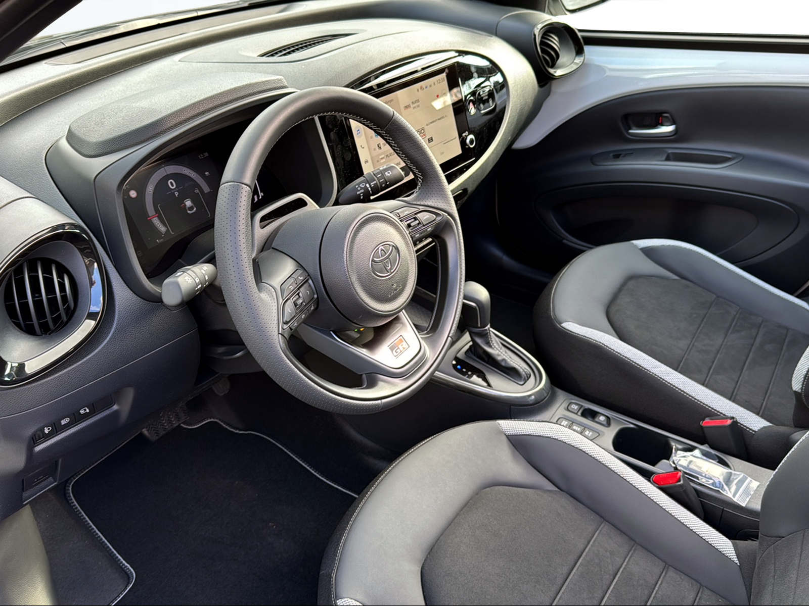 TOYOTA Aygo X 1.5 GR Sport e-CVT-image-6