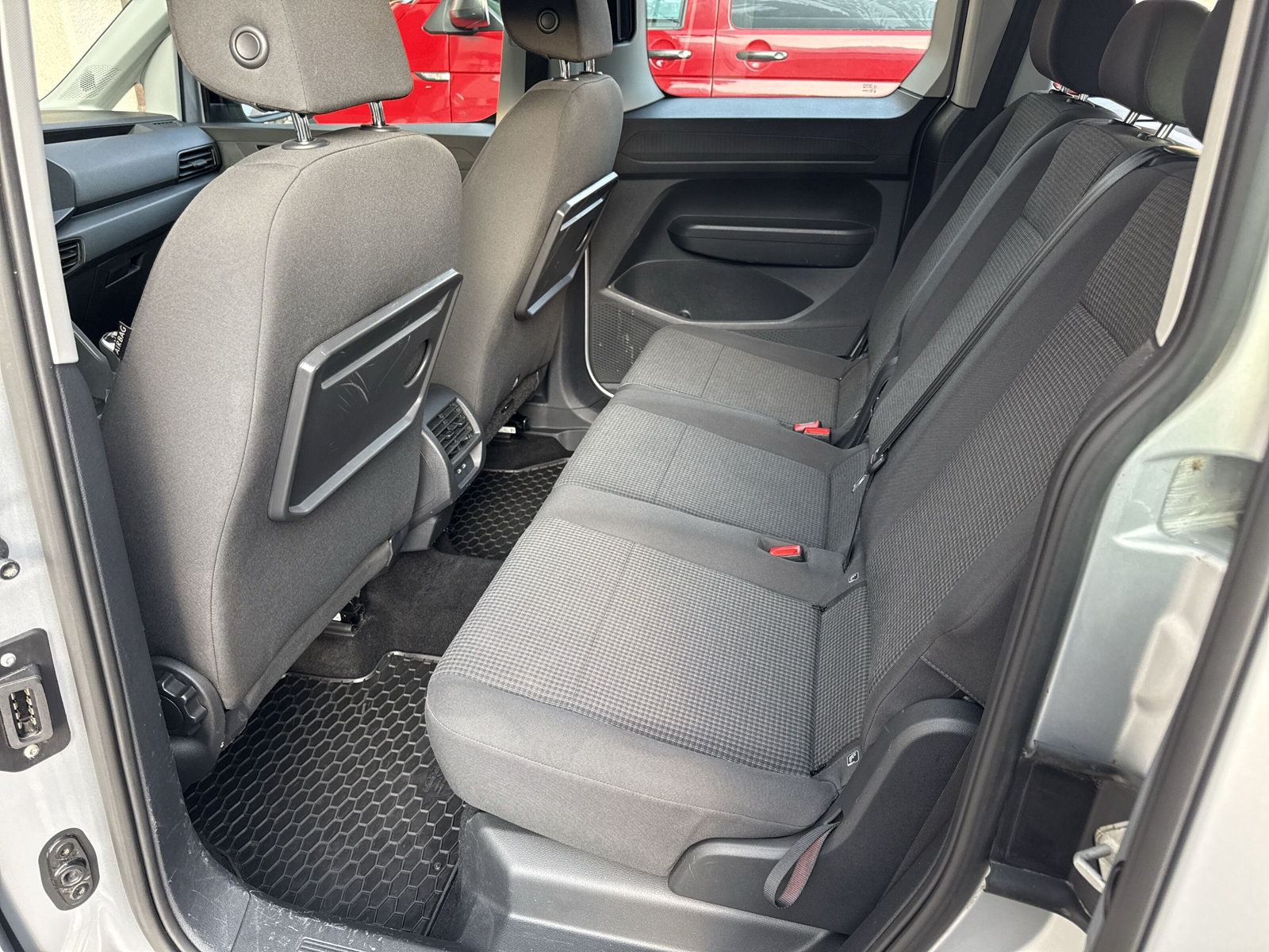 VW Caddy 2.0 TDI 4Motion-image-10
