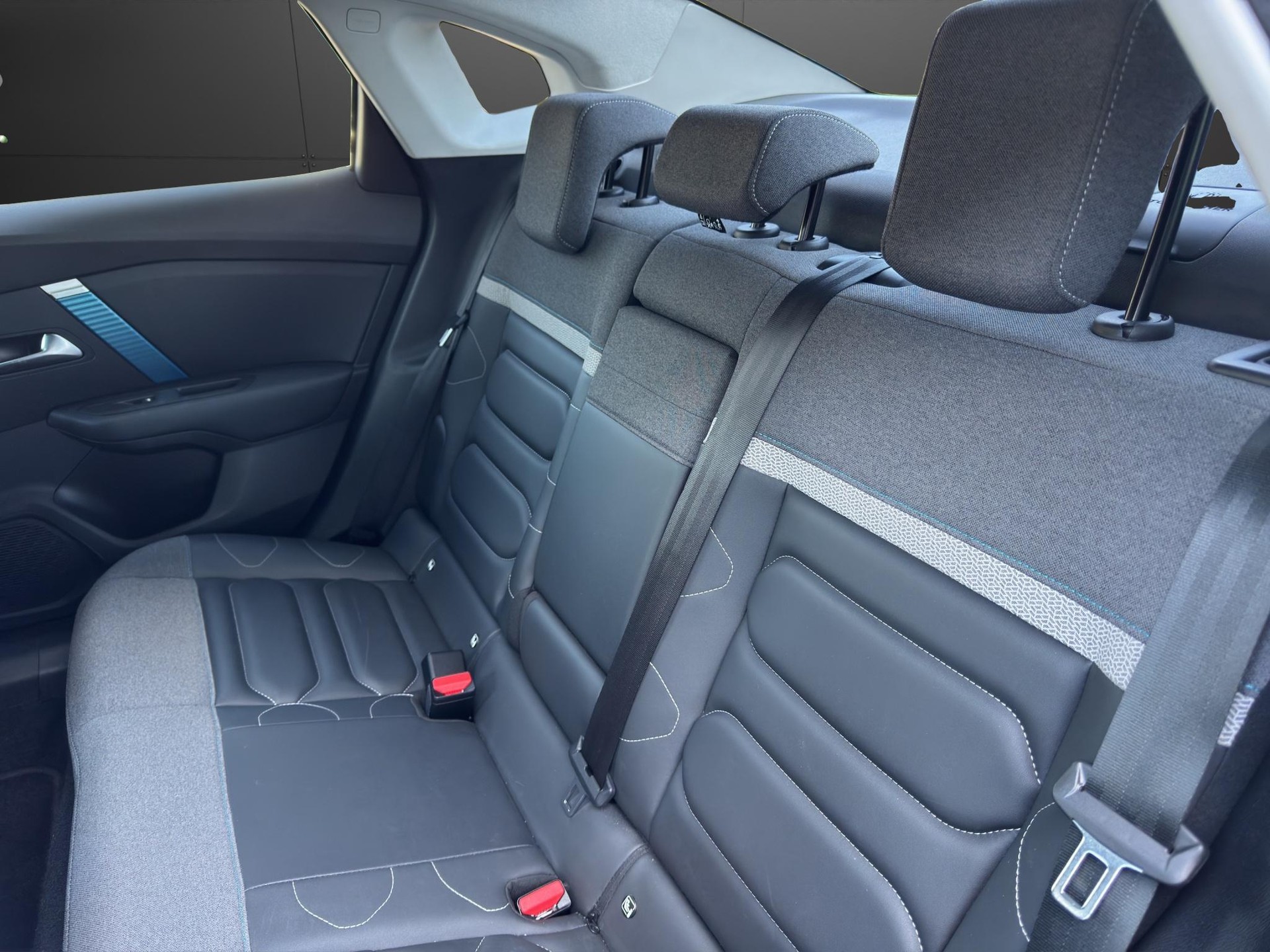 CITROEN e-C4 X Shine-image-13