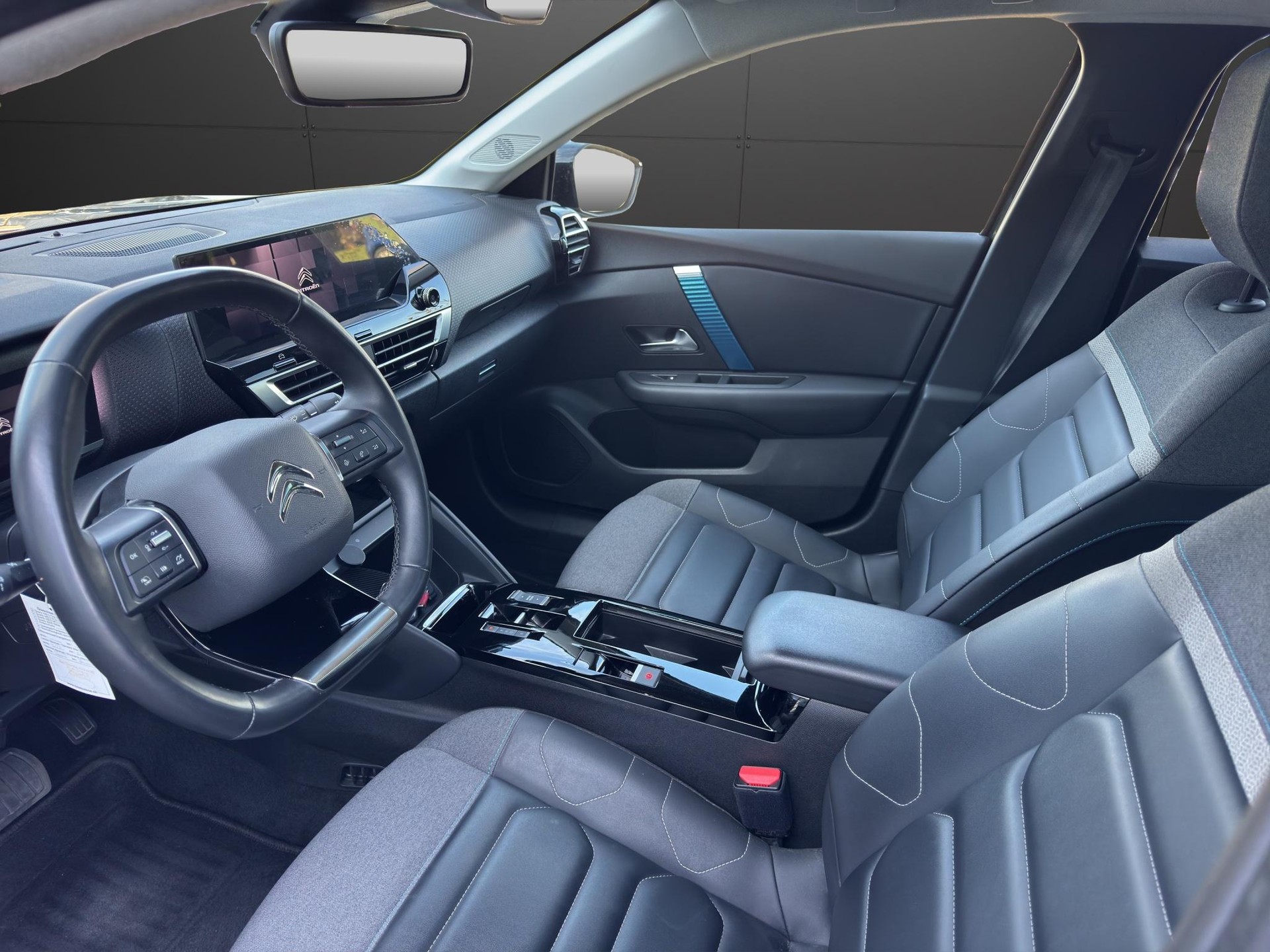 CITROEN e-C4 X Shine-image-1