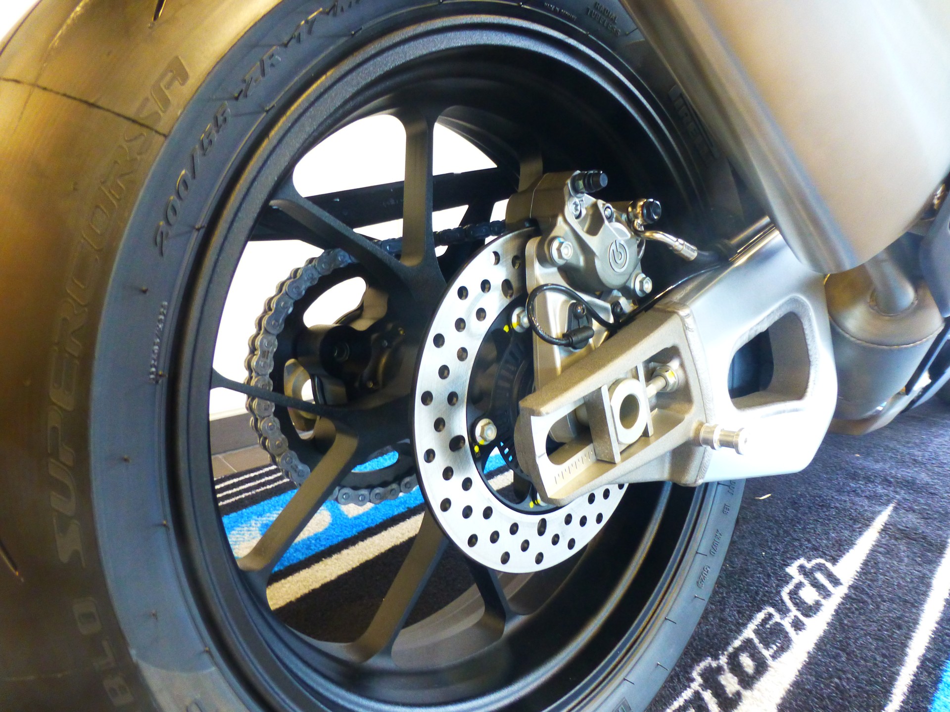 APRILIA RSV4 1100 E5+ Factory-image-8
