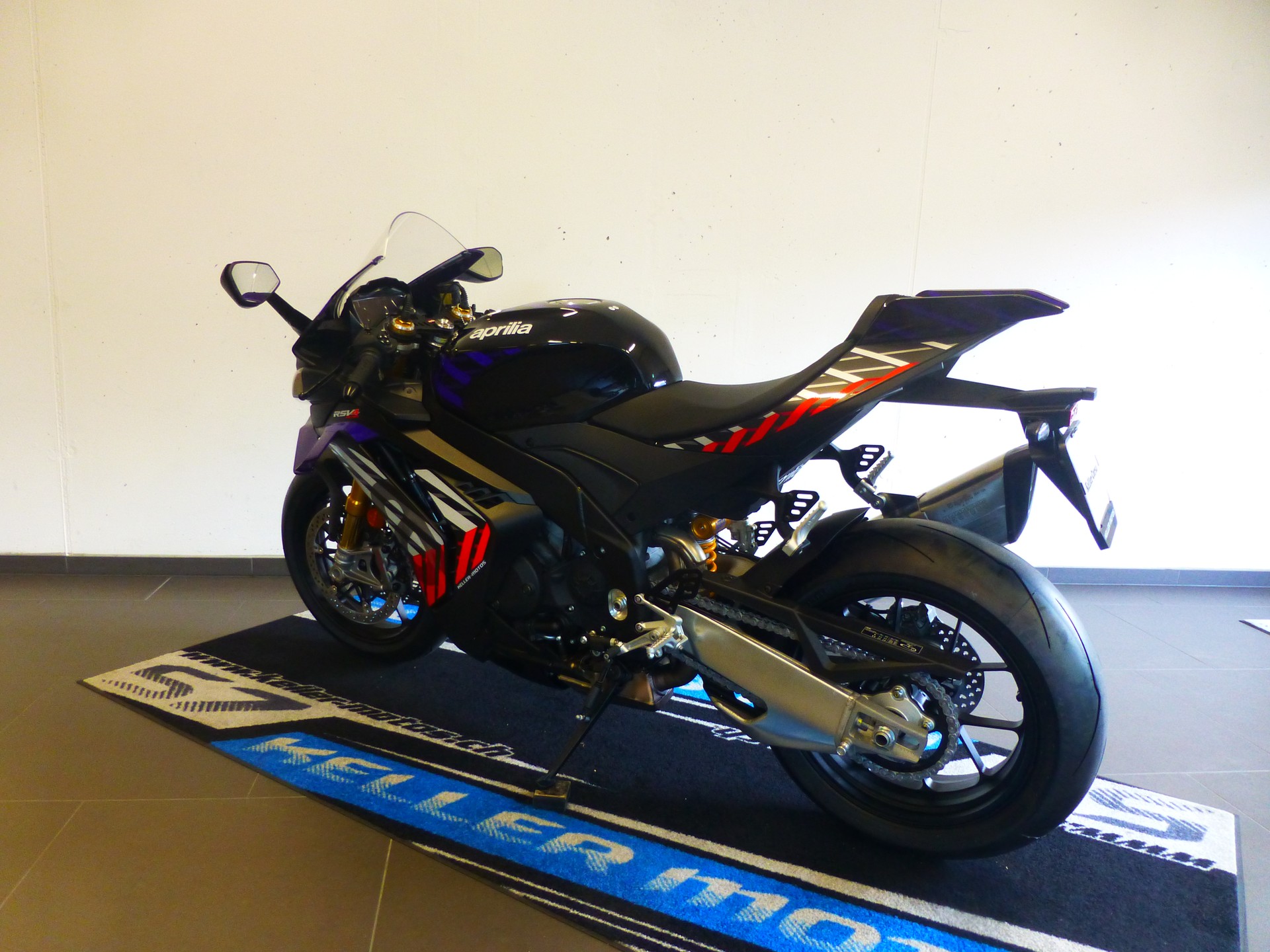 APRILIA RSV4 1100 E5+ Factory-image-3