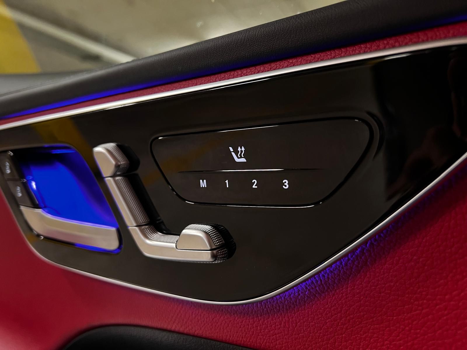 MERCEDES-BENZ C 300 d 4Matic AMG Line-image-11