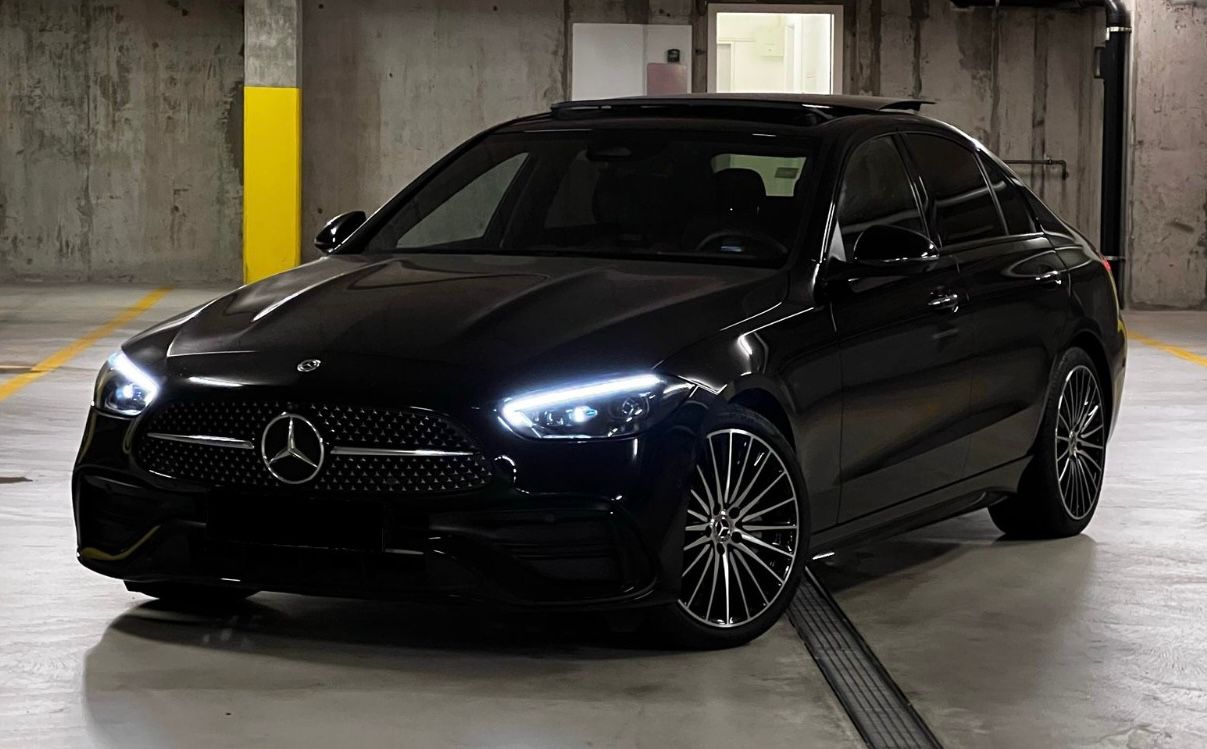 MERCEDES-BENZ C 300 d 4Matic AMG Line-image-3