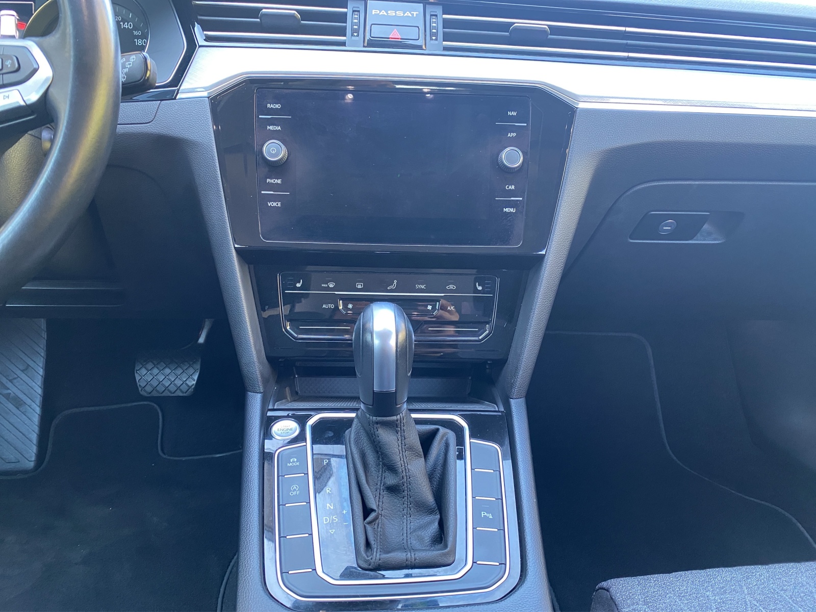 VW Passat Variant 2.0 TDI Business DSG-image-15