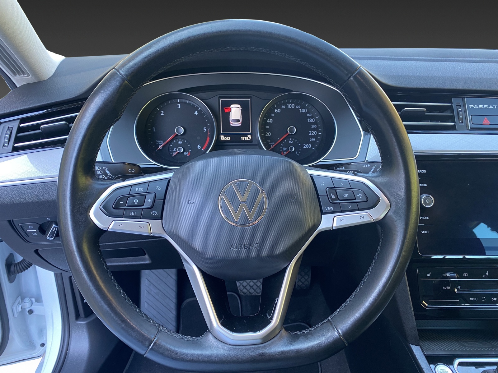 VW Passat Variant 2.0 TDI Business DSG-image-9