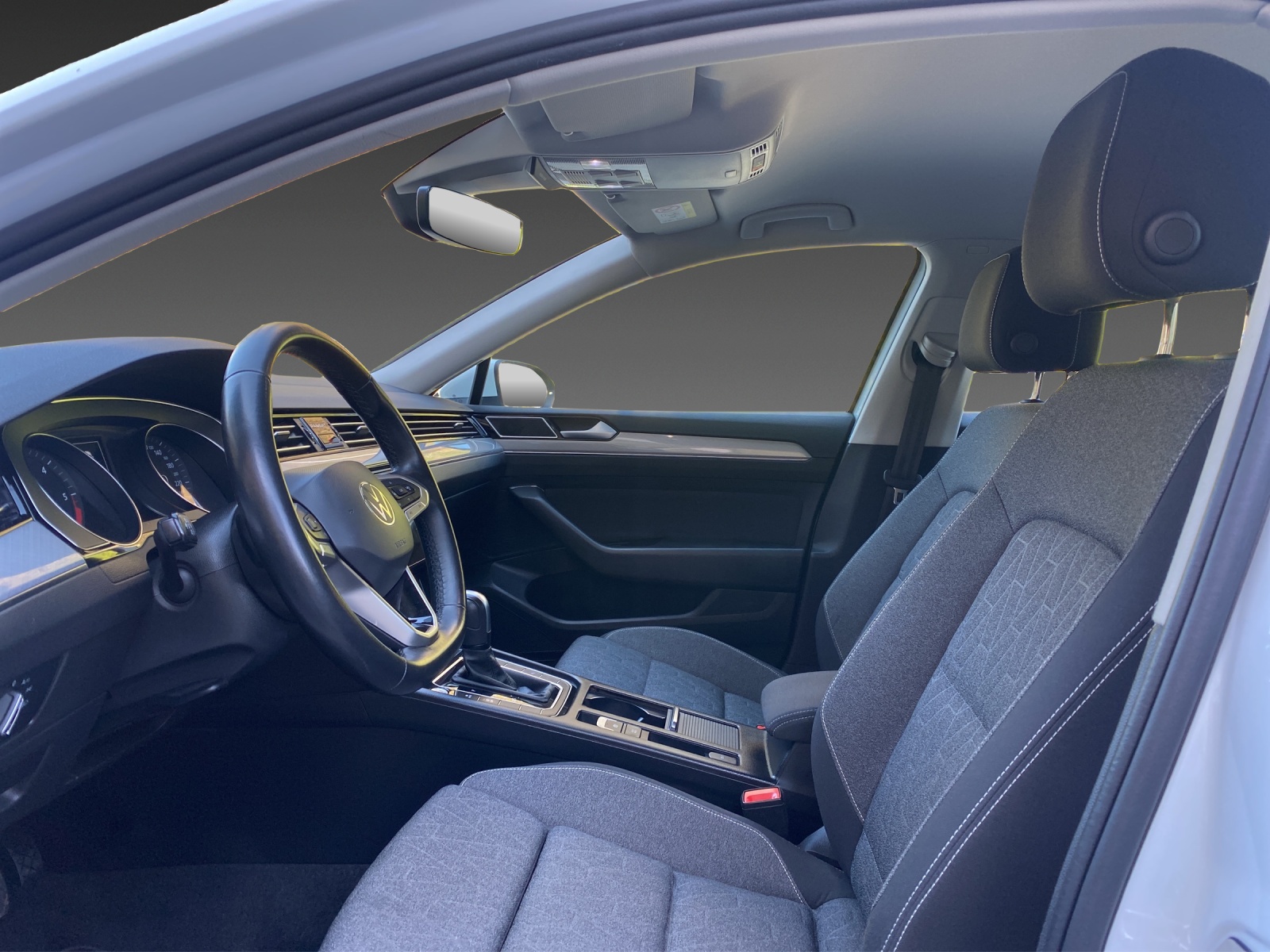 VW Passat Variant 2.0 TDI Business DSG-image-8