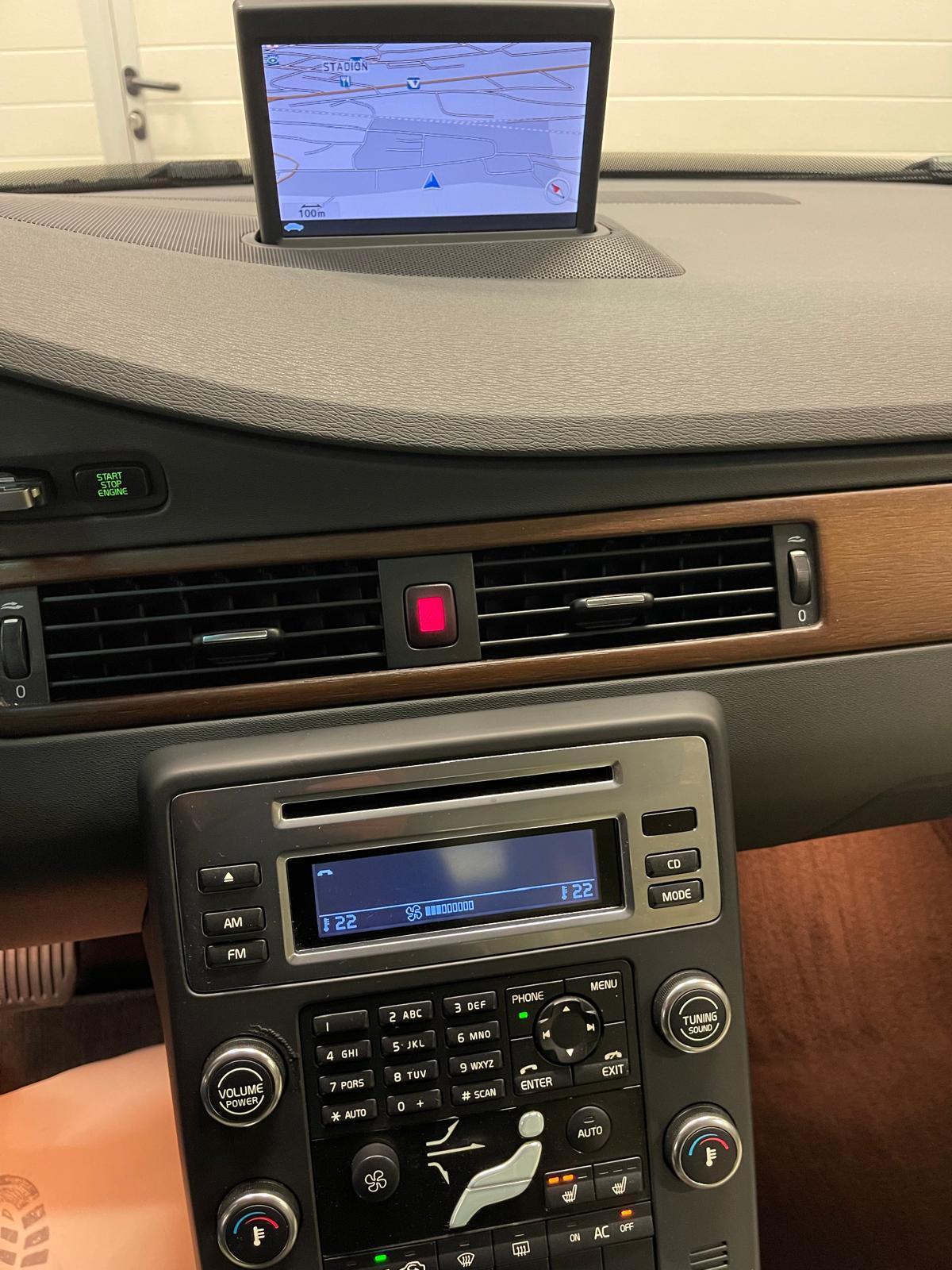 VOLVO V70 3.2 Summum-image-18