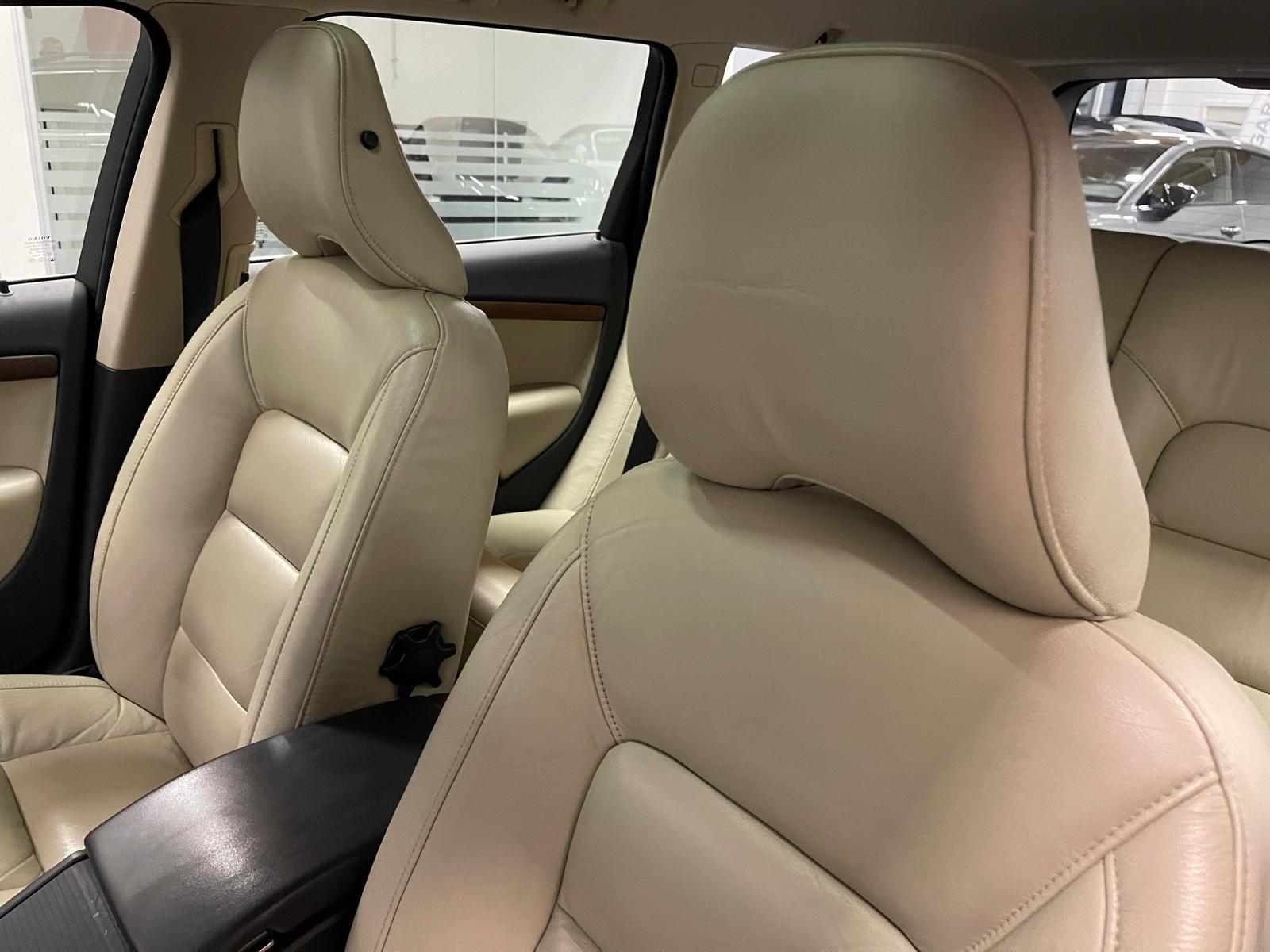 VOLVO V70 3.2 Summum-image-12