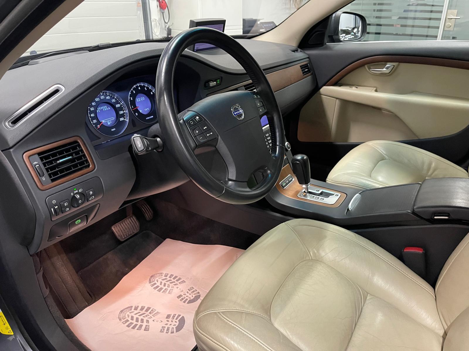 VOLVO V70 3.2 Summum-image-9