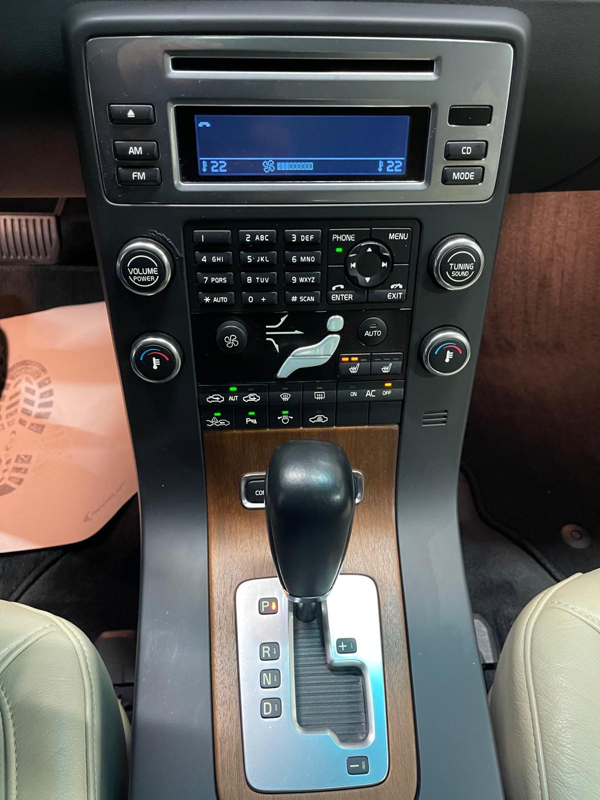 VOLVO V70 3.2 Summum-image-17