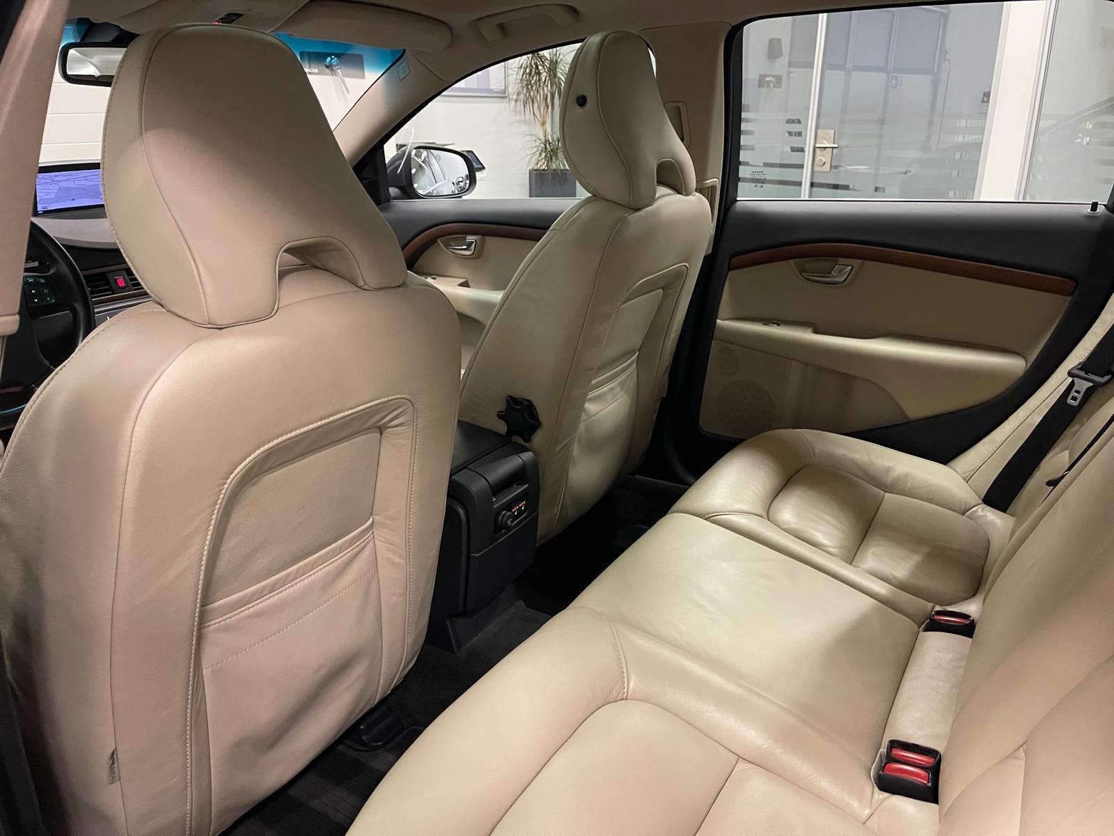 VOLVO V70 3.2 Summum-image-11