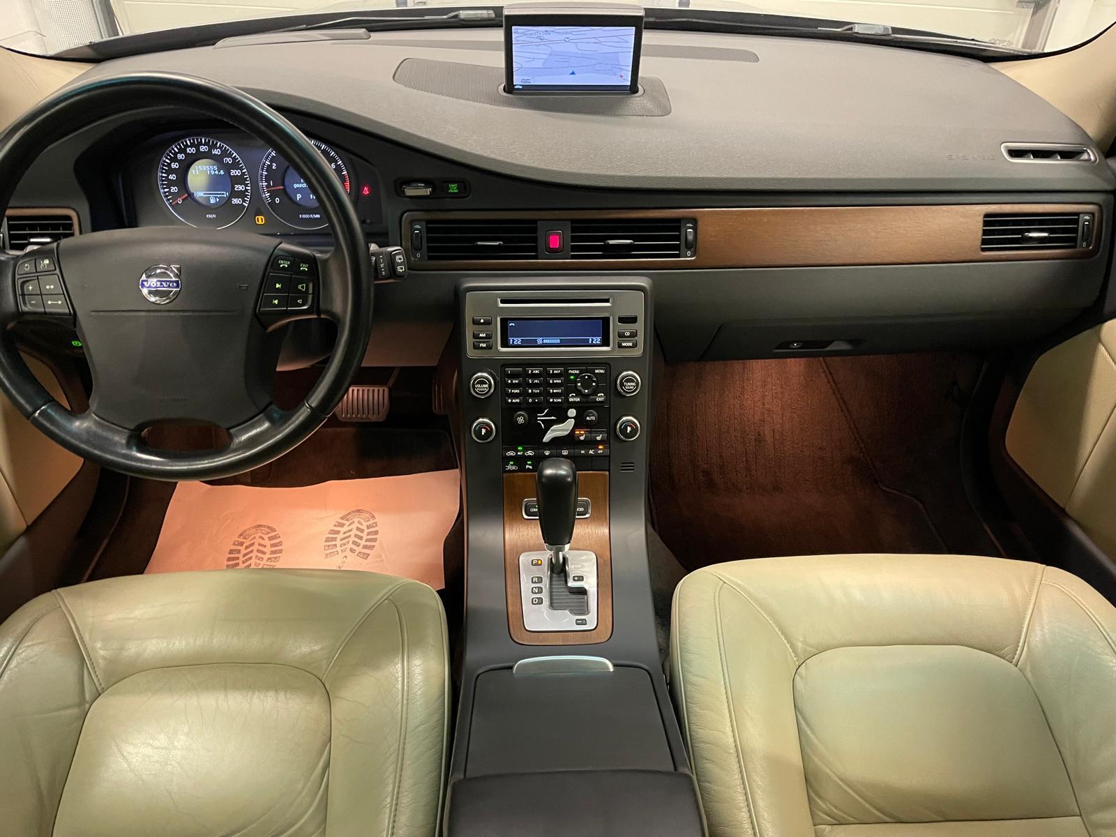 VOLVO V70 3.2 Summum-image-13